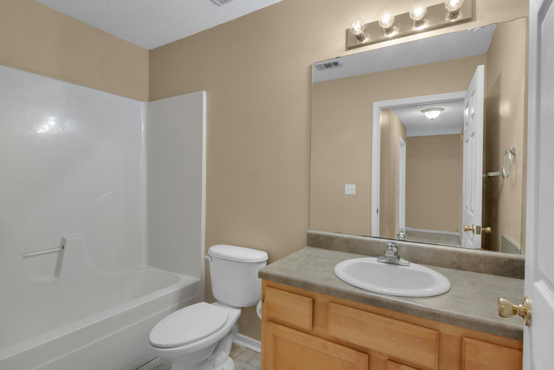 SANTA ROSA OAKS CONDOMINIUM - Residential Lease