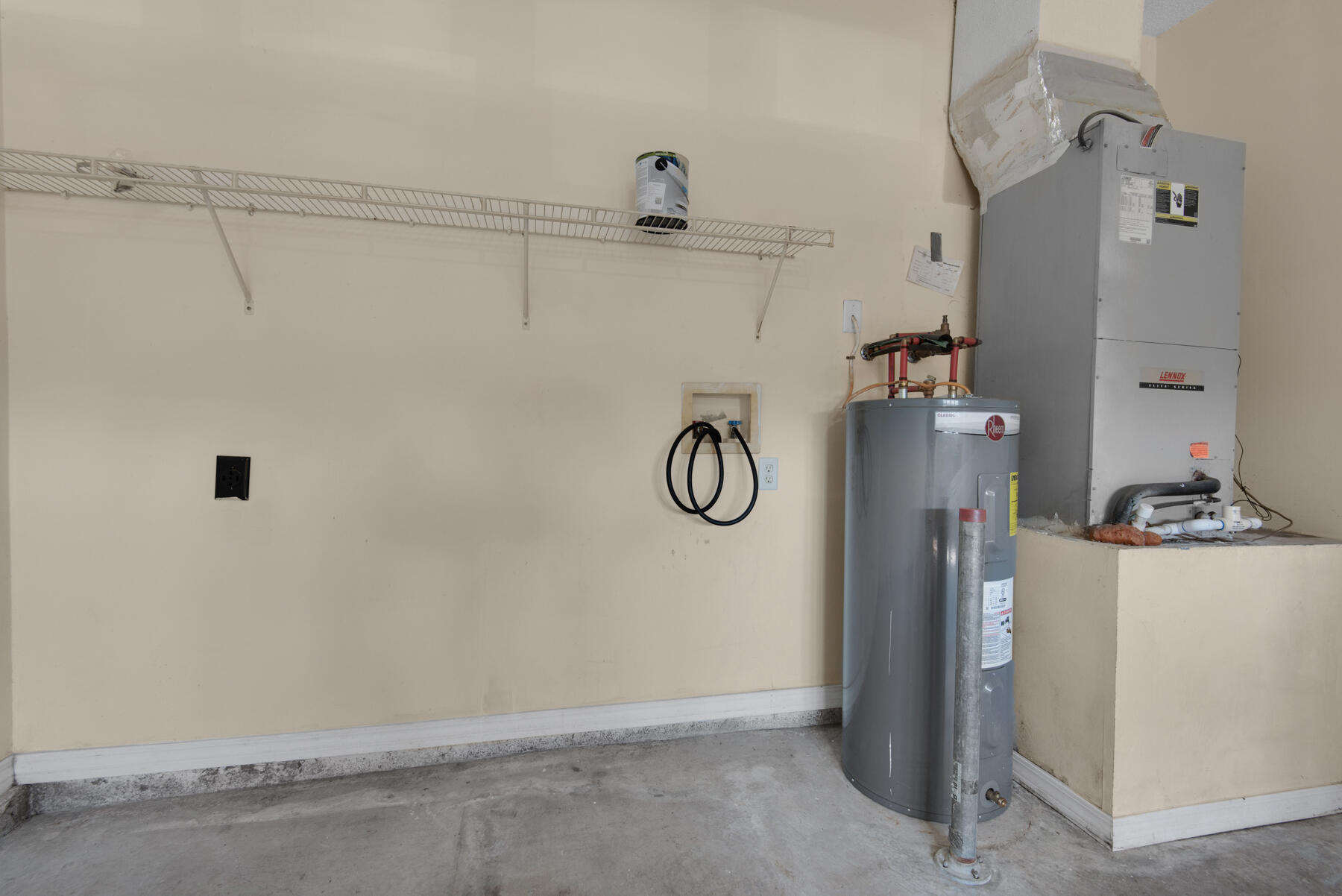 SANTA ROSA OAKS CONDOMINIUM - Residential Lease