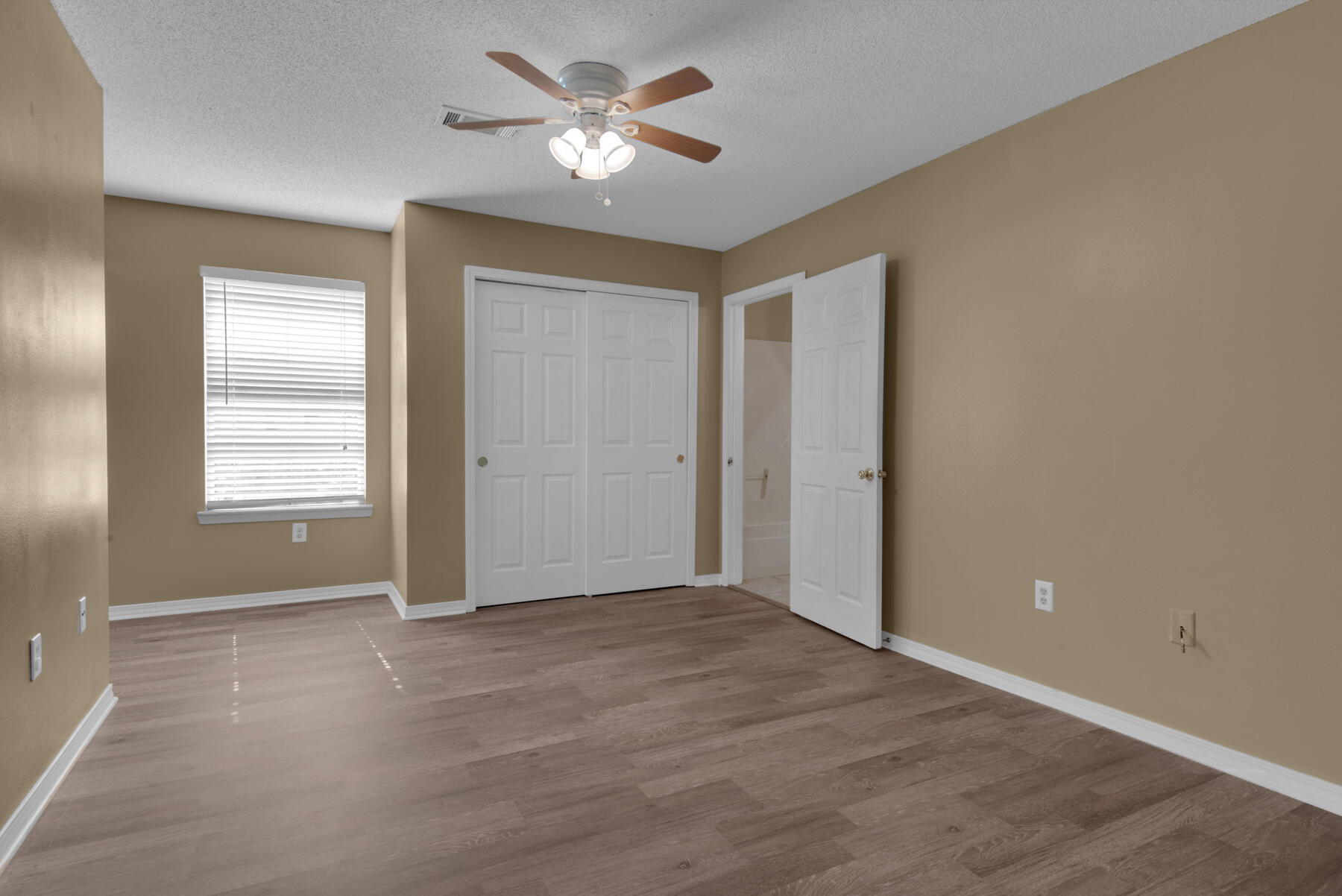 SANTA ROSA OAKS CONDOMINIUM - Residential Lease