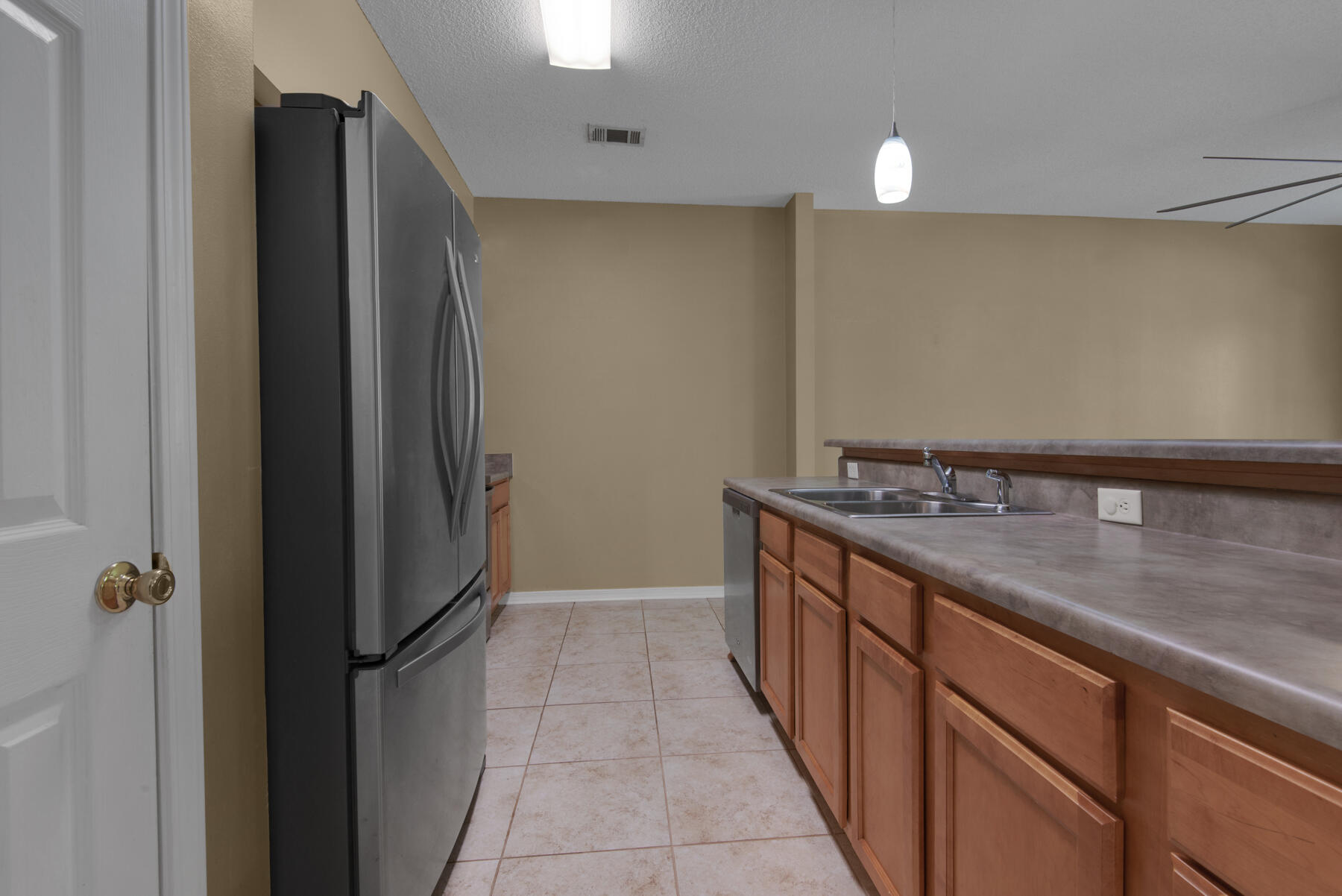 SANTA ROSA OAKS CONDOMINIUM - Residential Lease