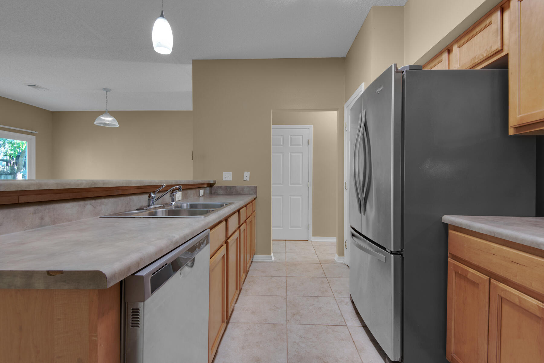 SANTA ROSA OAKS CONDOMINIUM - Residential Lease