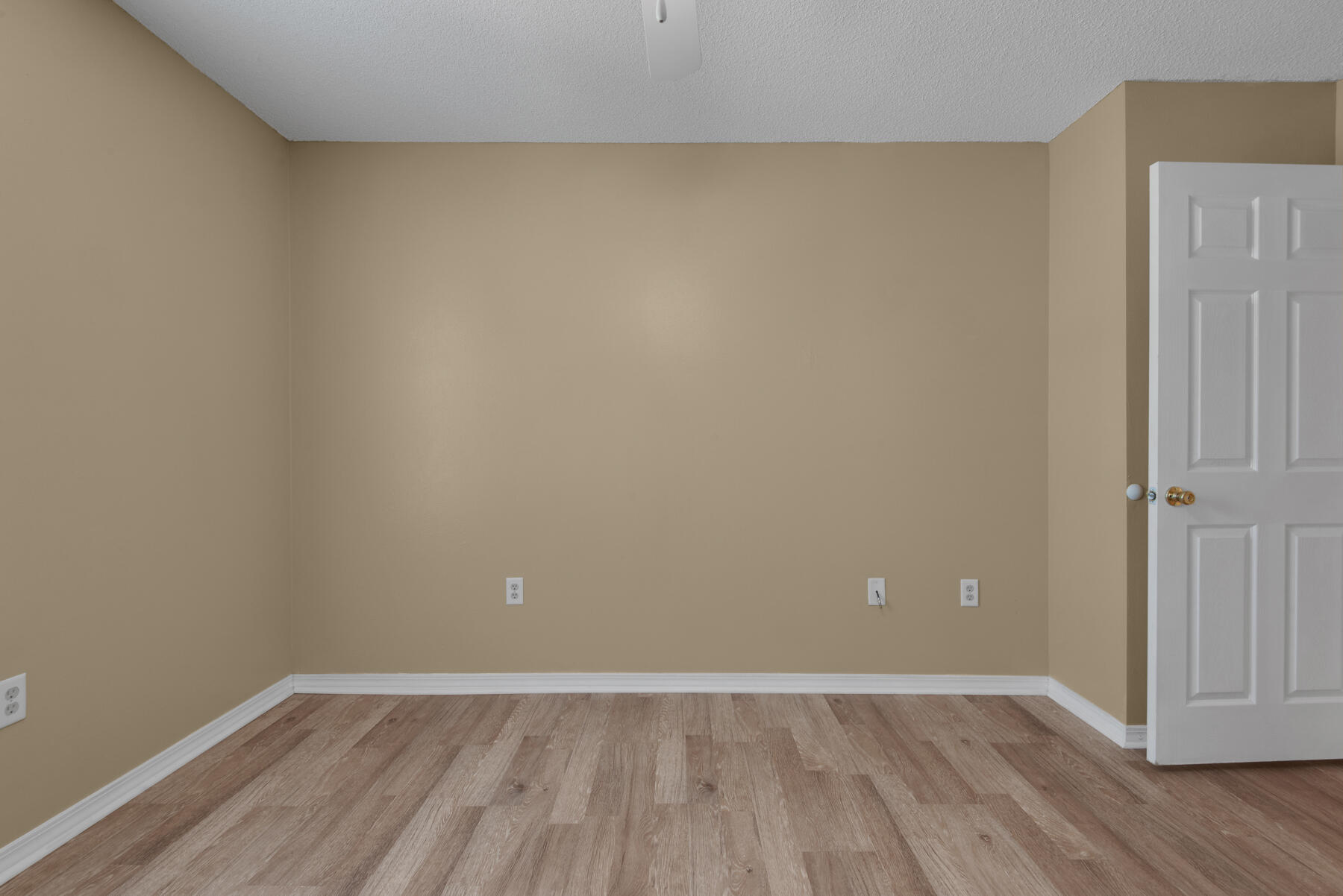 SANTA ROSA OAKS CONDOMINIUM - Residential Lease