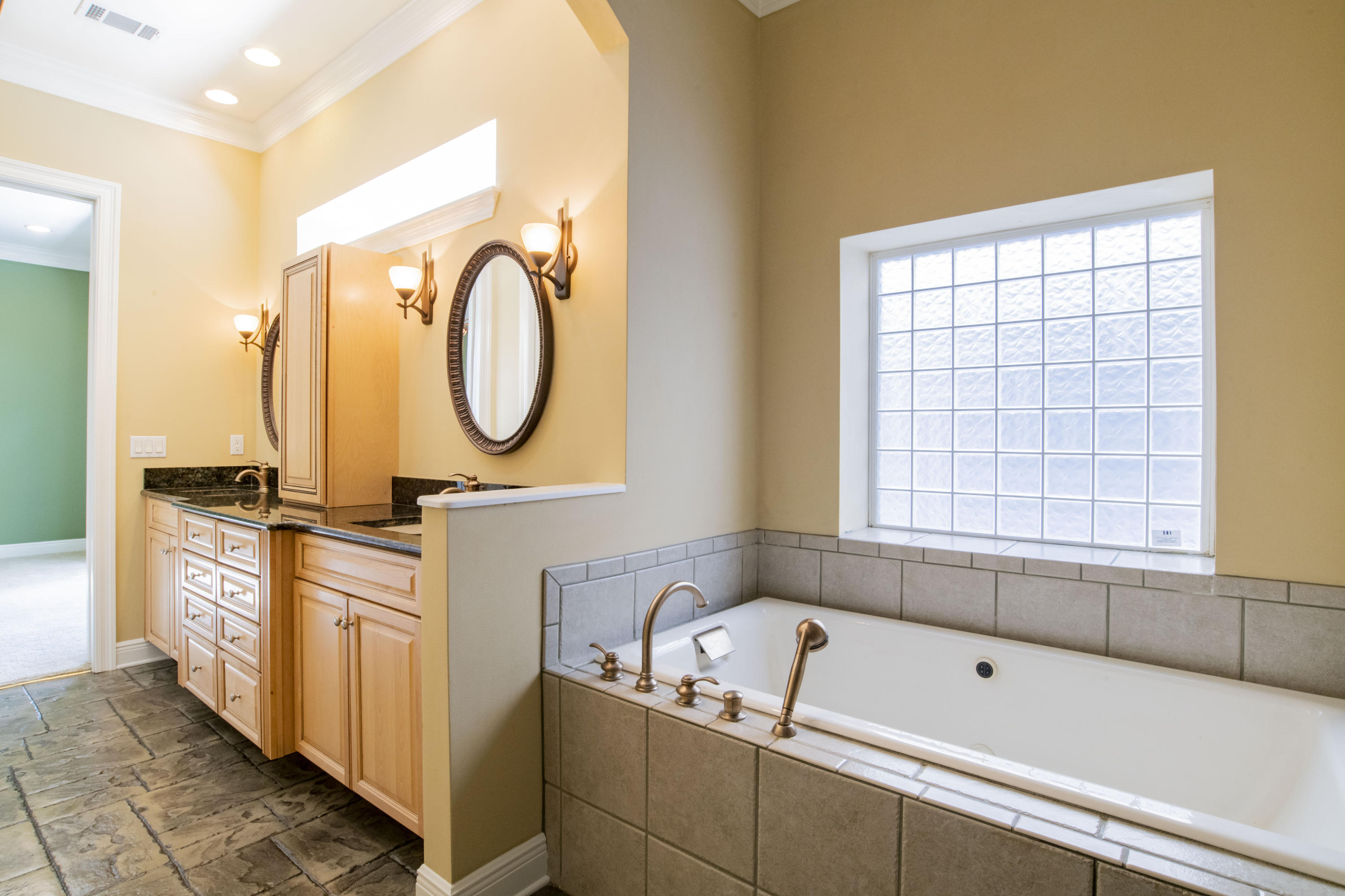 NAVY POINT - Residential