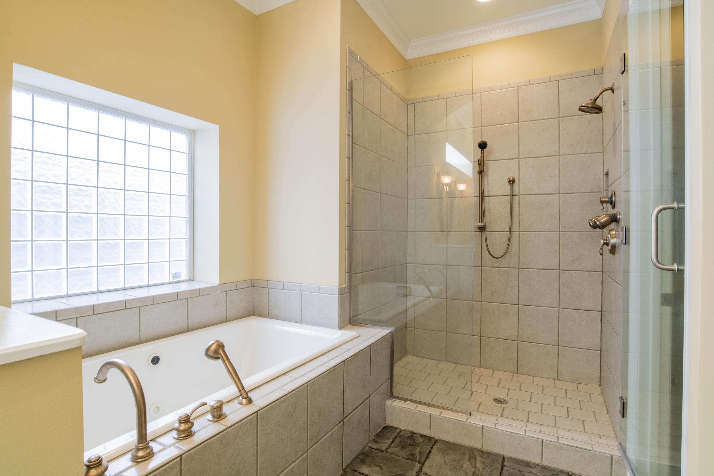 NAVY POINT - Residential