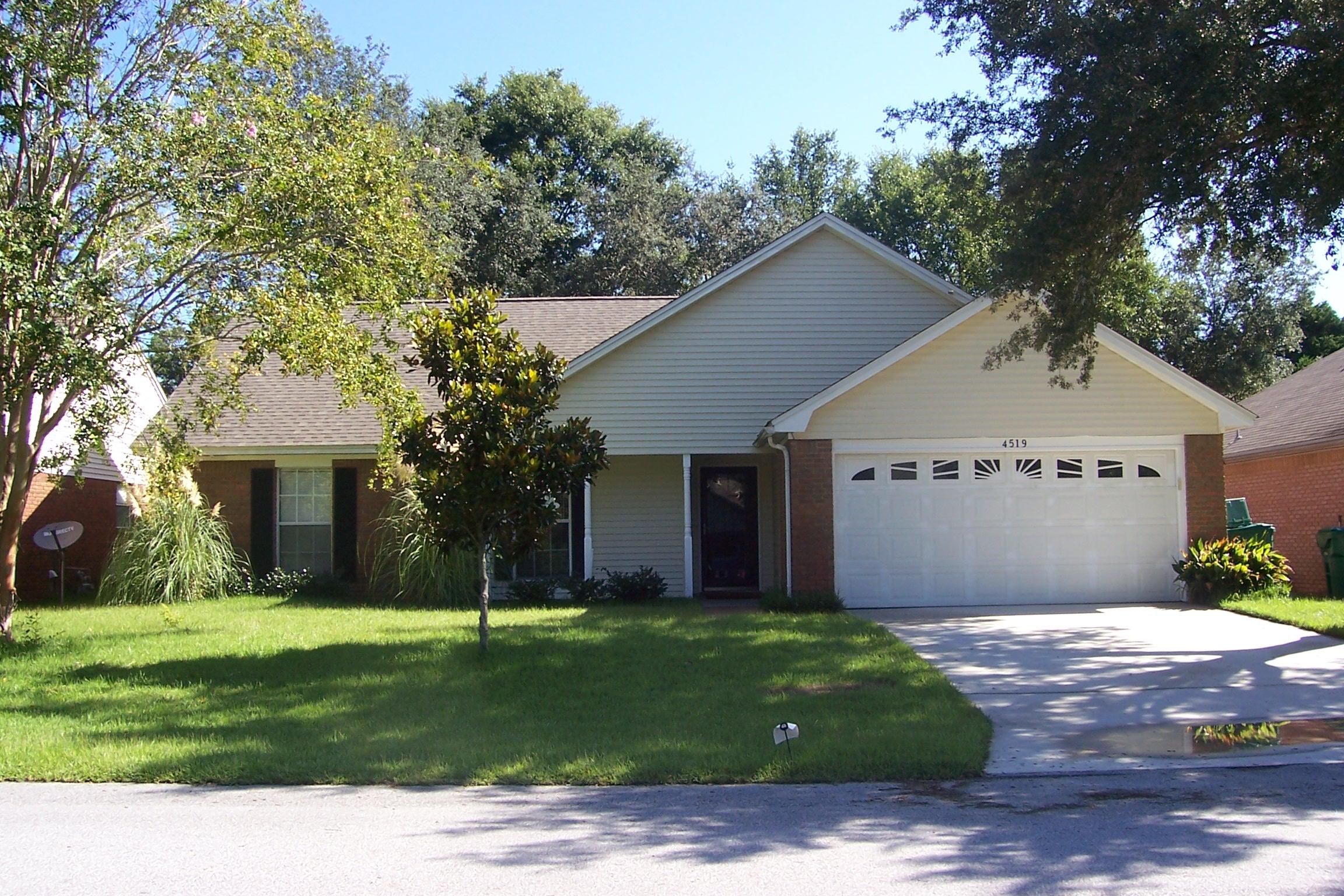 PARKWOOD LANE BLUEWATER BAY - Residential