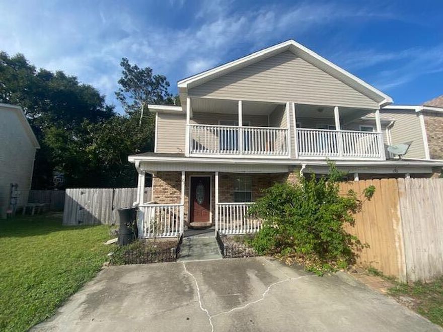 *Available October 25th*

Chatelaine Estates.... This 2 bedroom 1.5 bath townhome offers a breakfast bar, tile flooring on the main floor, carpet upstairs, and has a balcony off the master bedroom. 

Tenant to verify all data. Please contact Sound Choice Real Estate to schedule a showing- 850.389.8533.