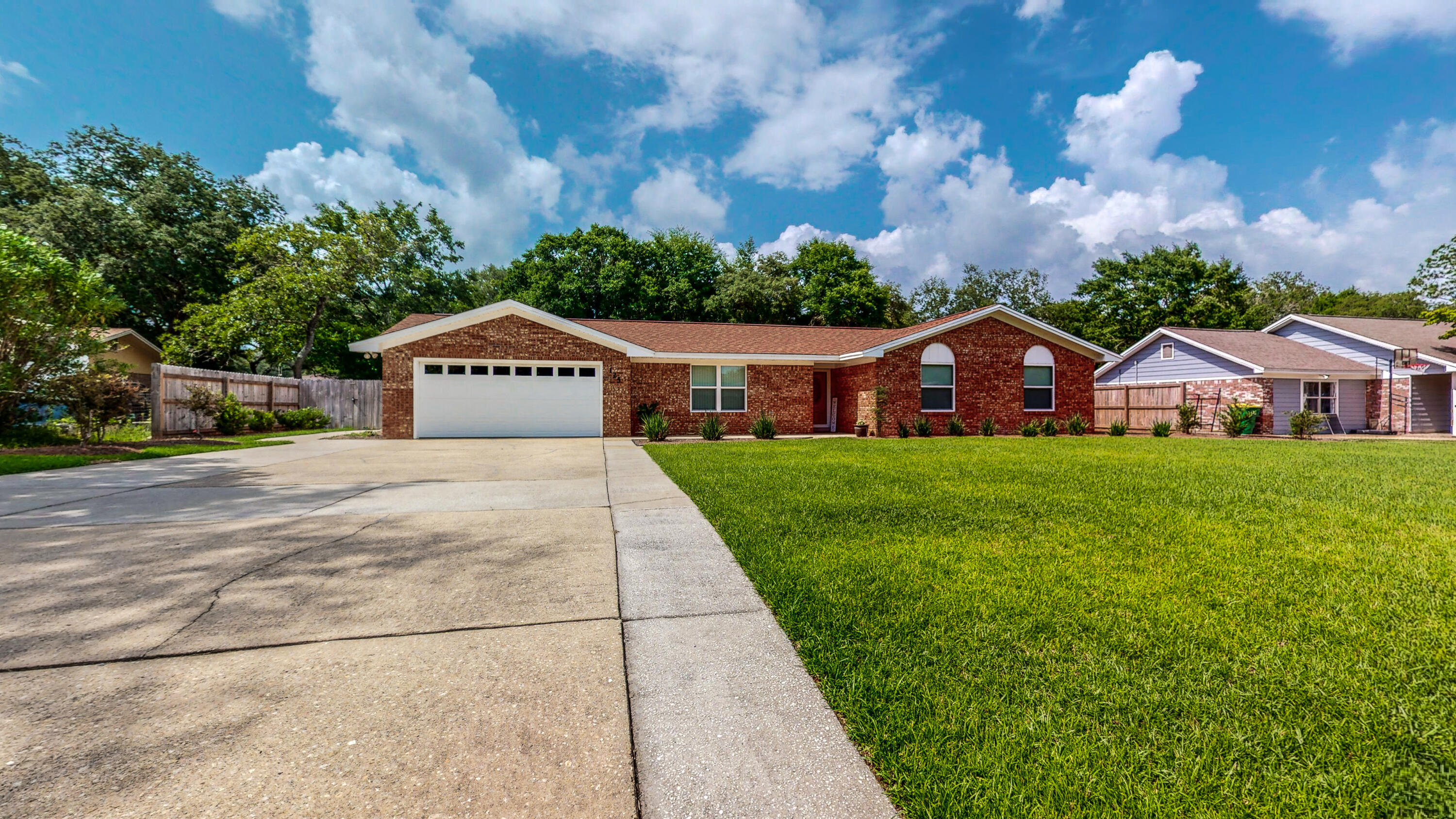 COLLEGE WOOD - Residential