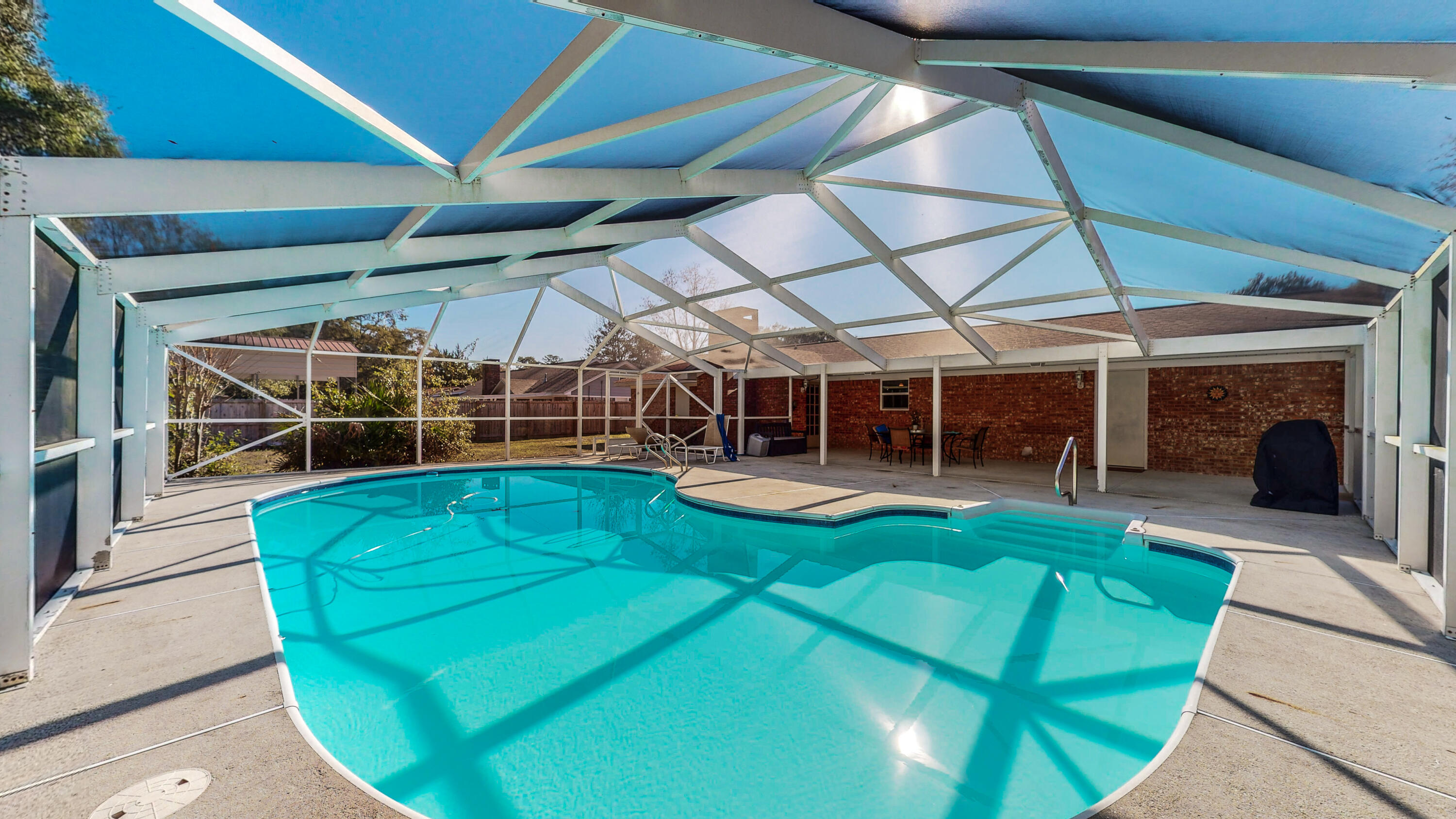 COLLEGE WOOD - Residential