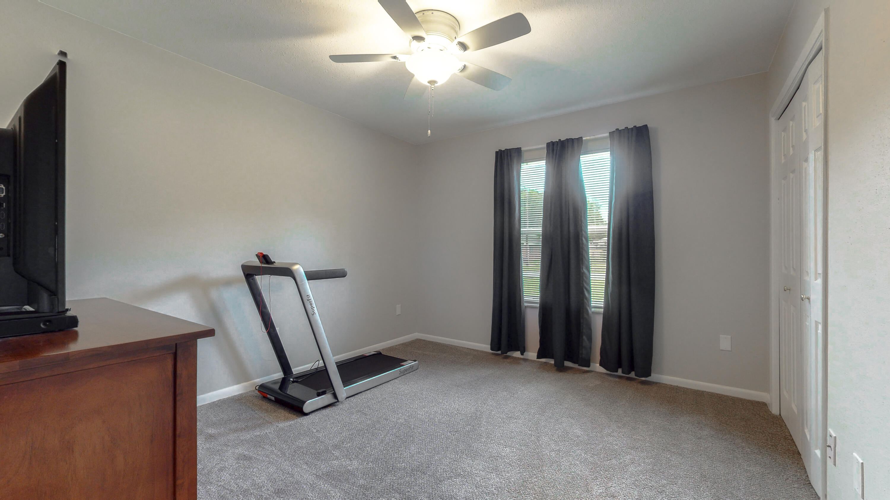 COLLEGE WOOD - Residential