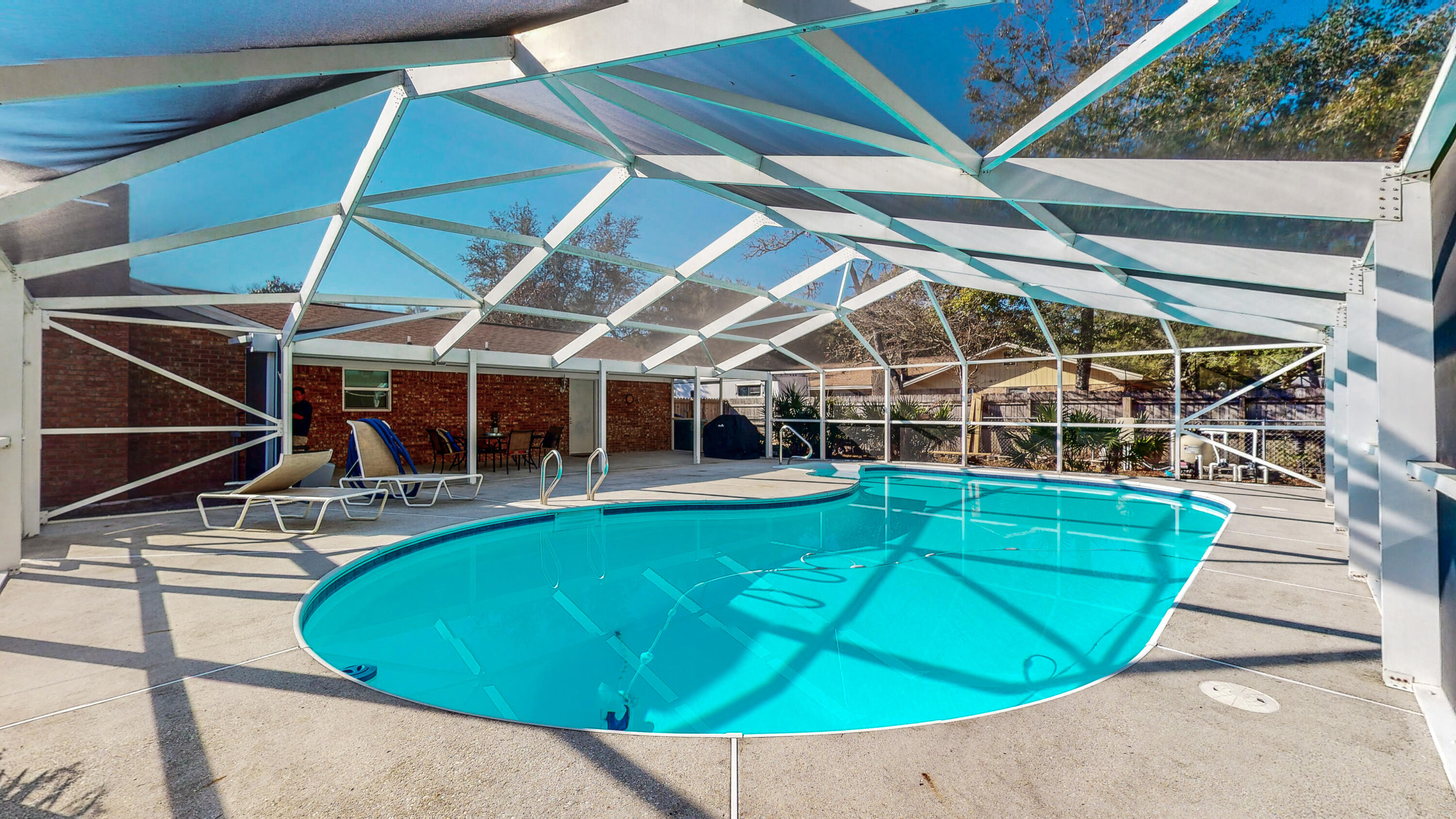 COLLEGE WOOD - Residential