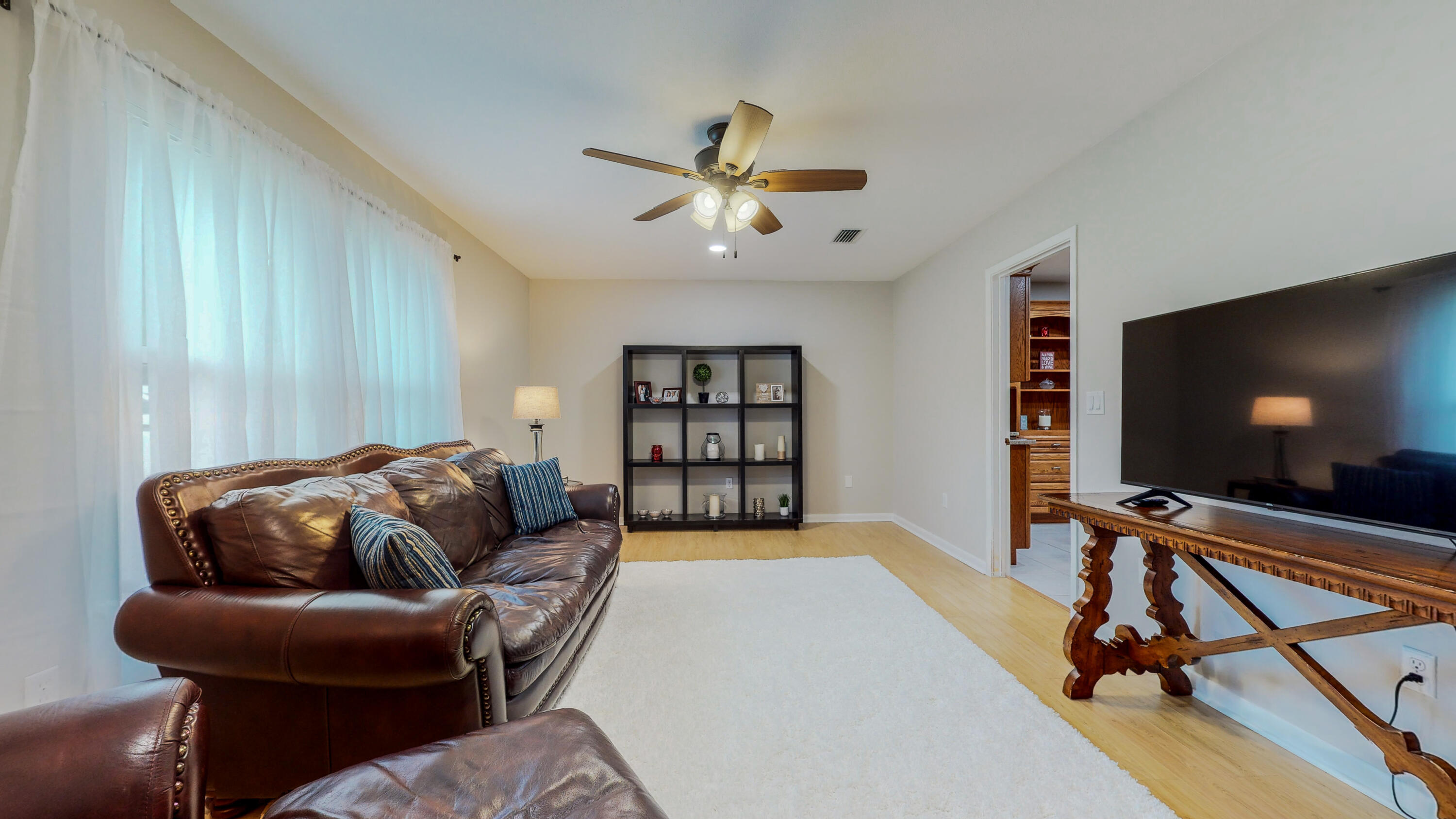 COLLEGE WOOD - Residential