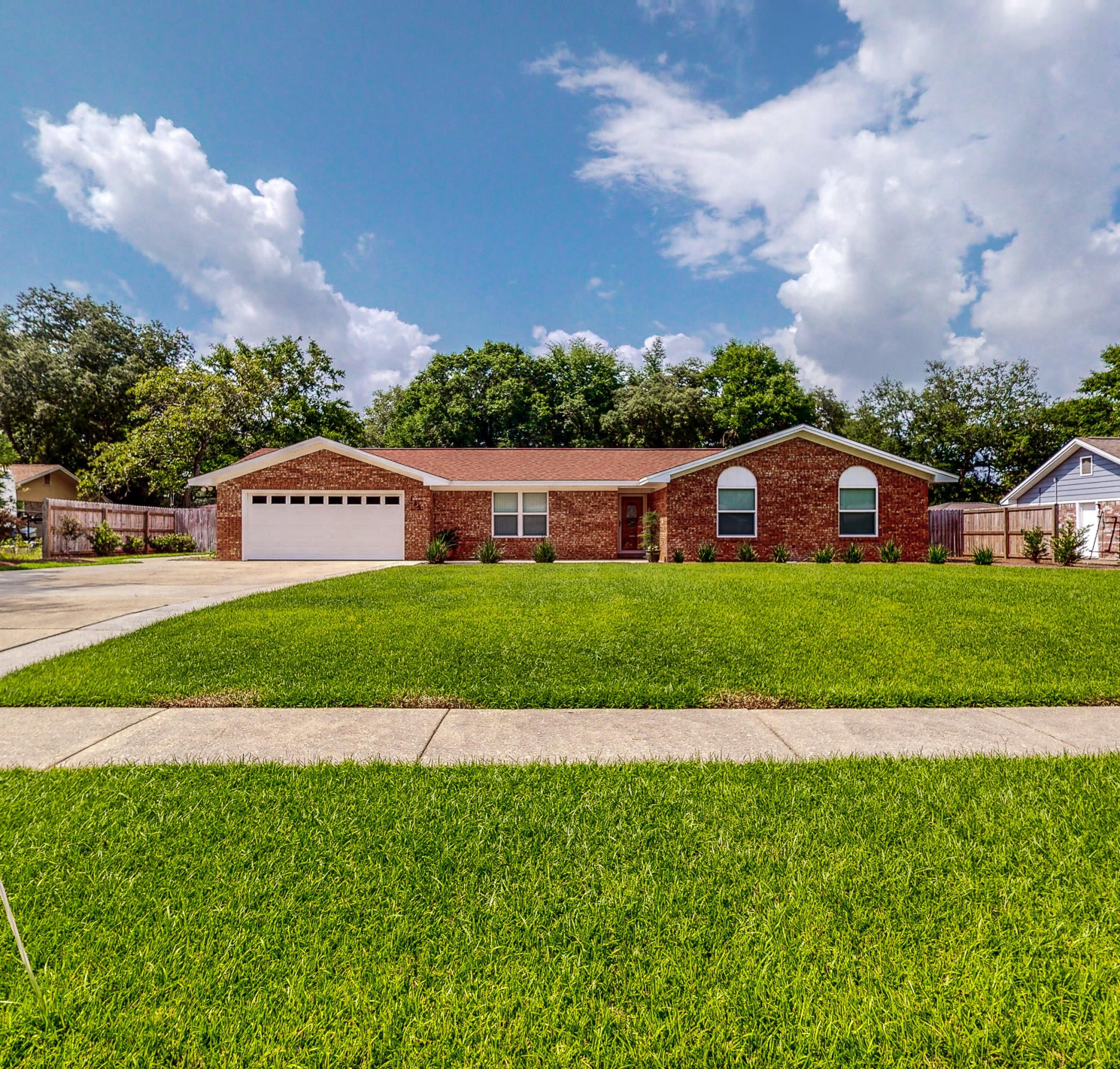 COLLEGE WOOD - Residential