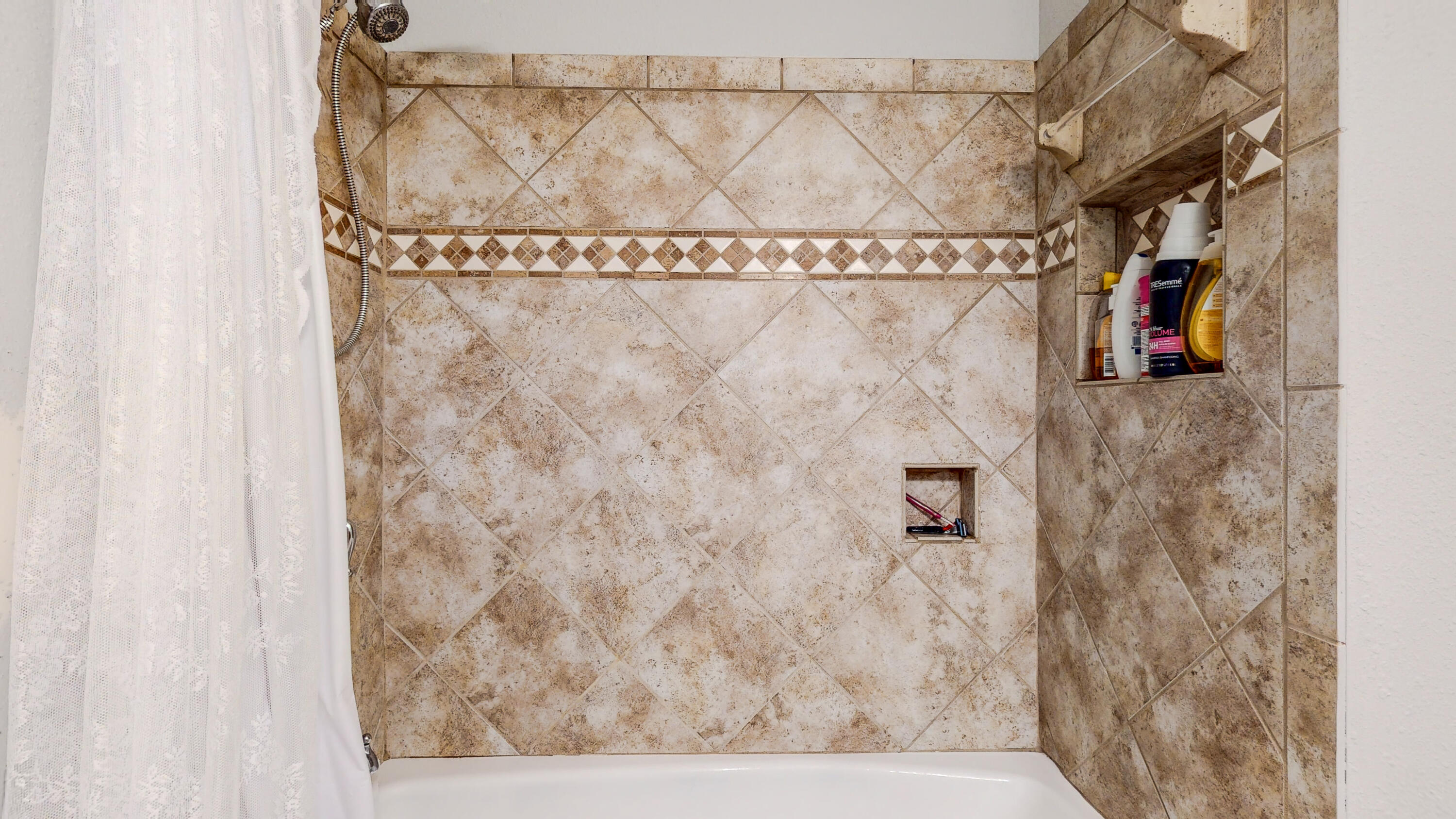 COLLEGE WOOD - Residential