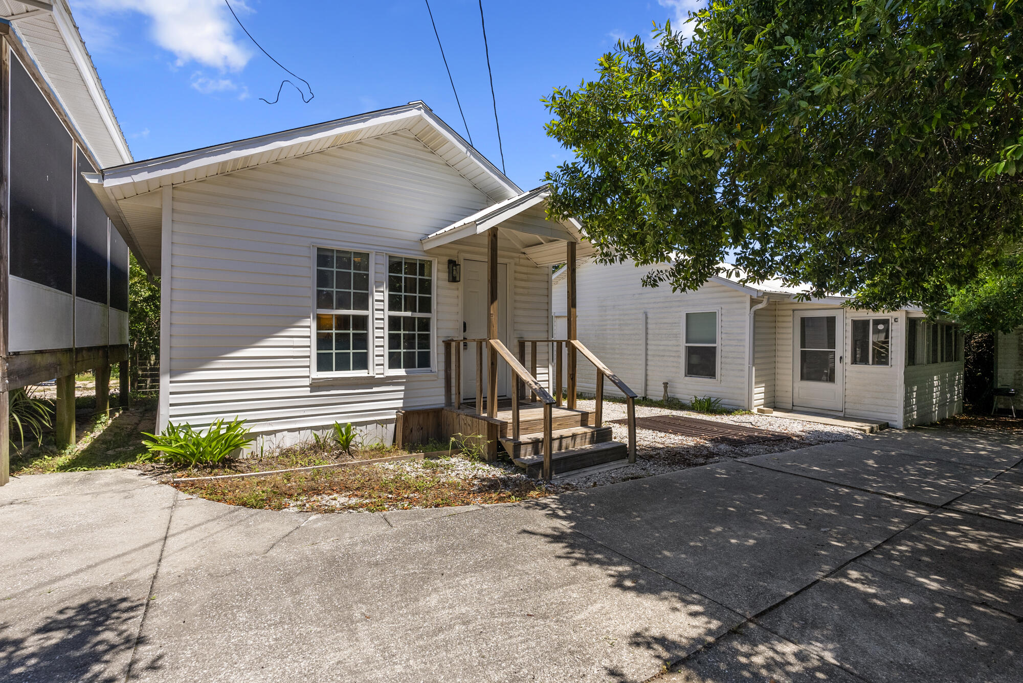 SUNNYSIDE - Residential