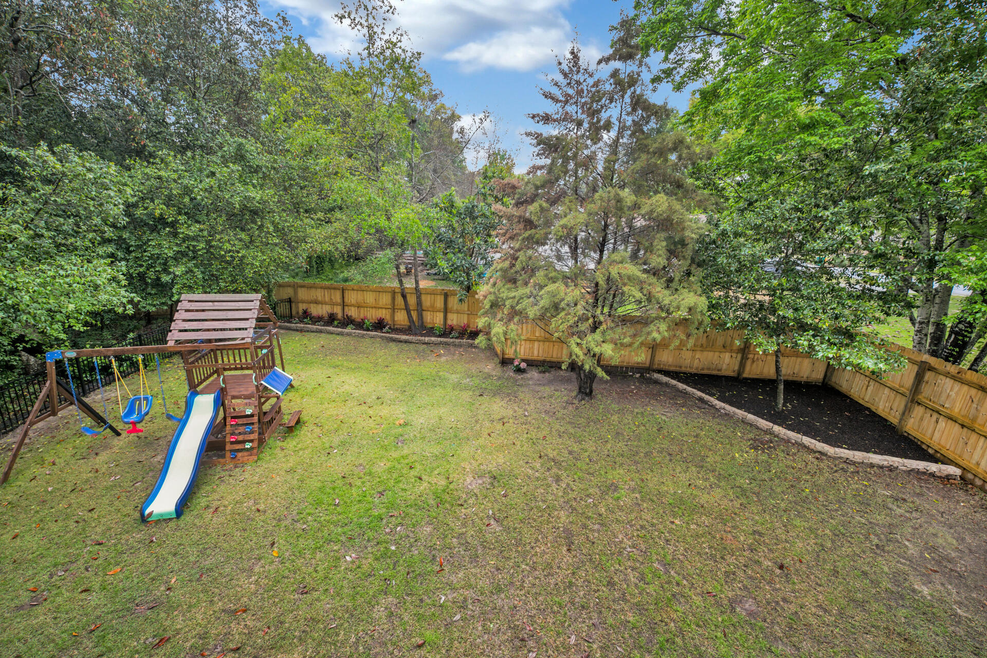 ROCKY BAYOU COUNTRY CLUB ESTATES 4 - Residential