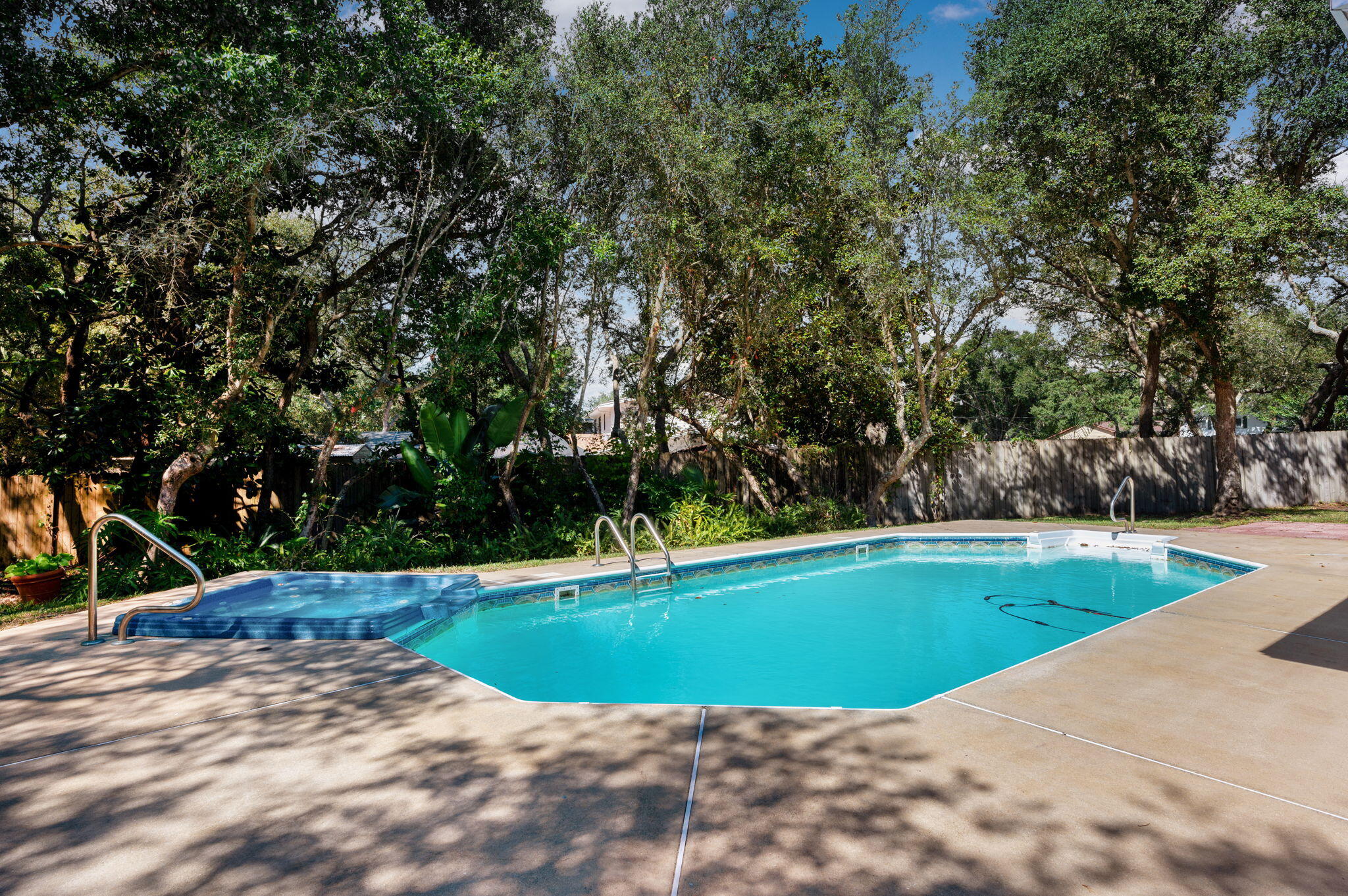 LAKE POINTE - Residential