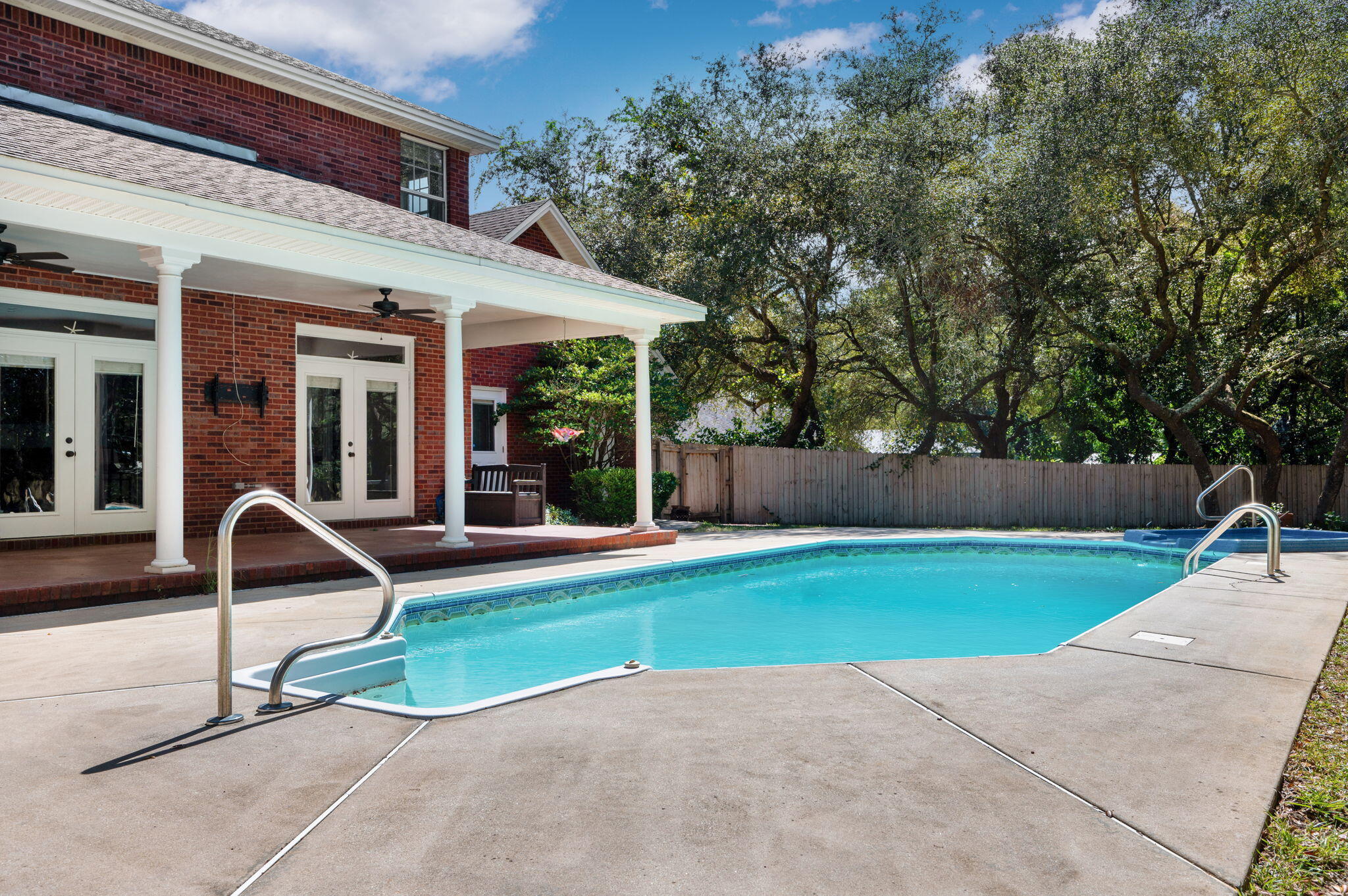 LAKE POINTE - Residential