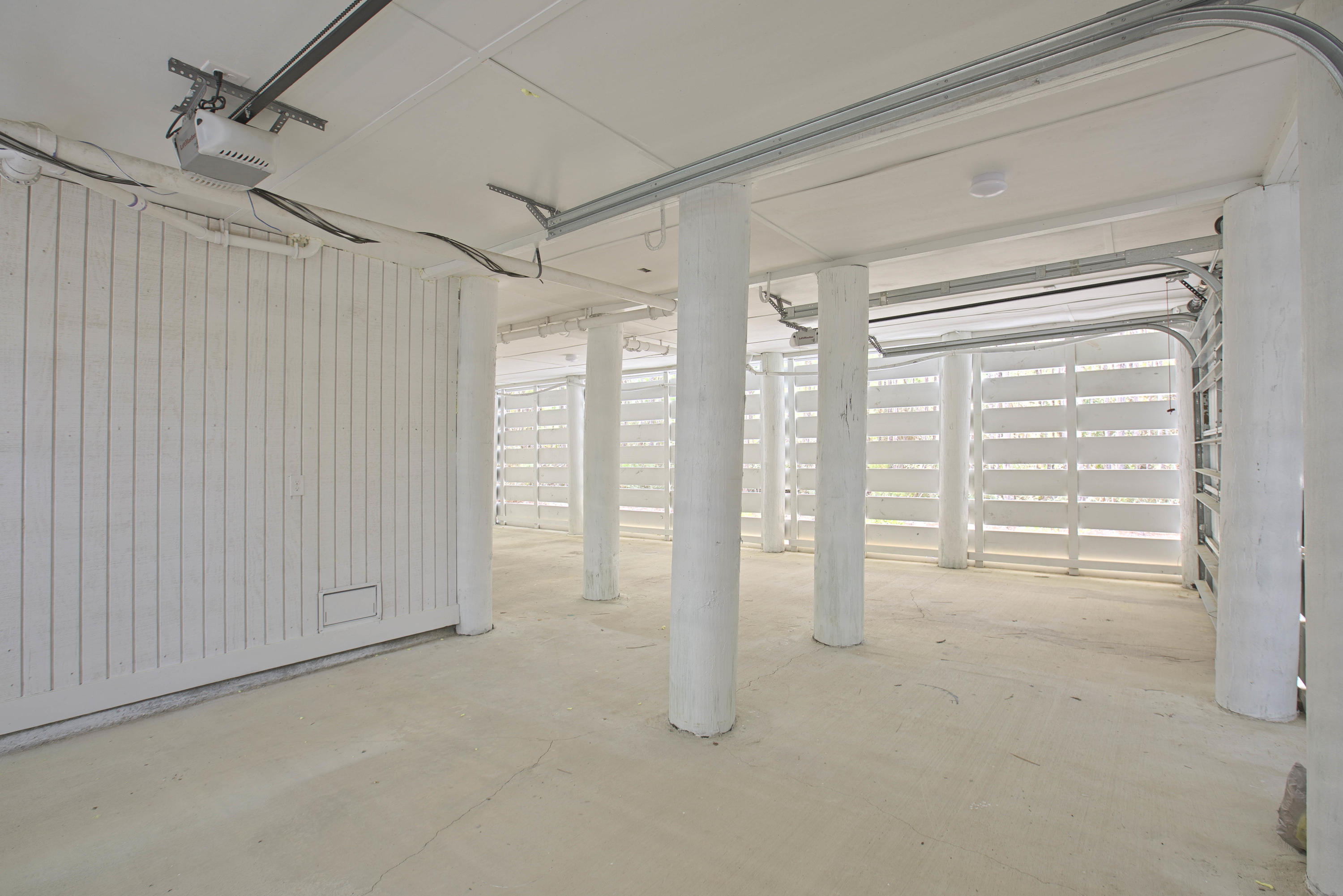 CESSNA LANDING - Residential