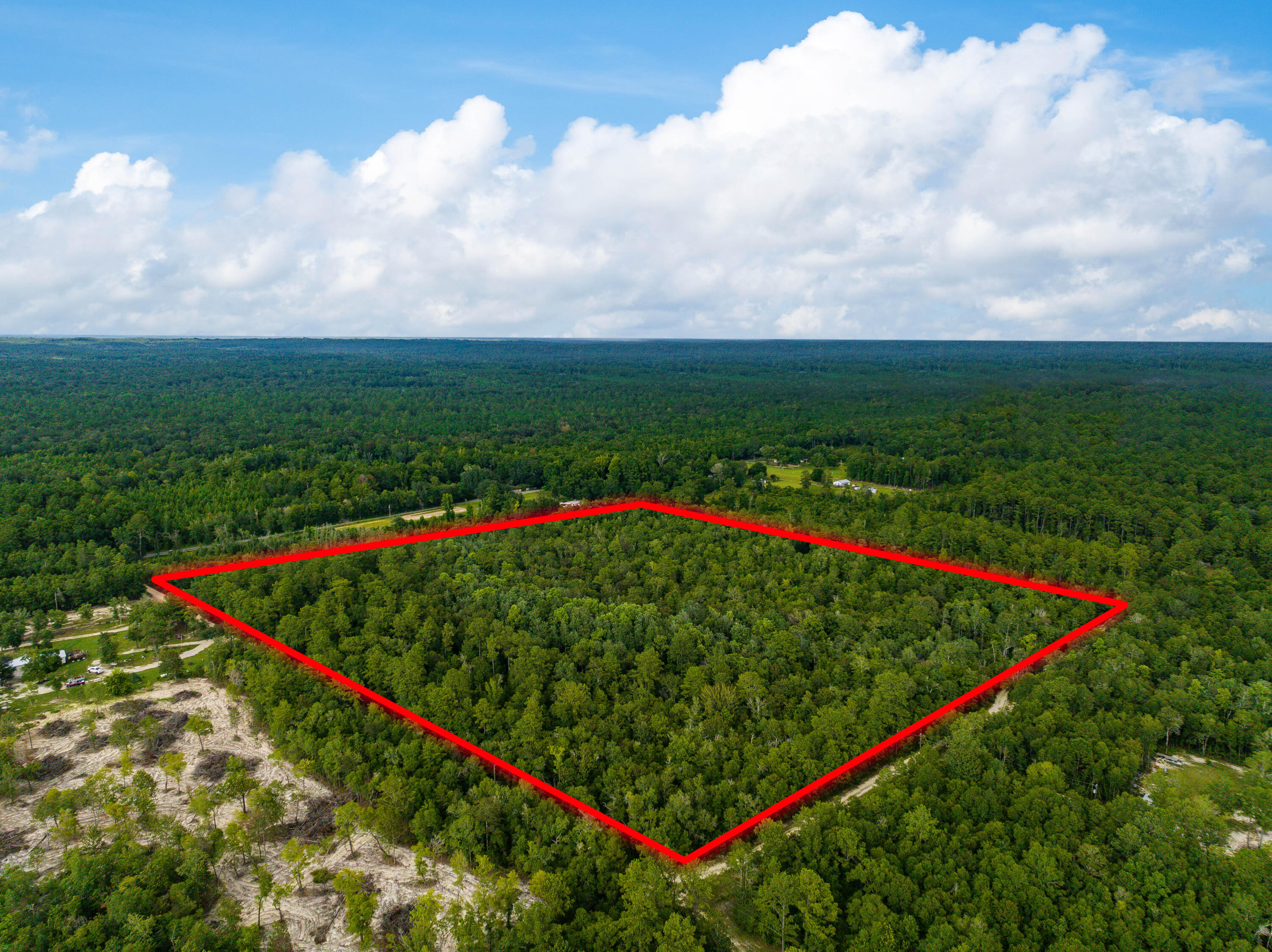 NO RECORDED SUBDIVISION - Land