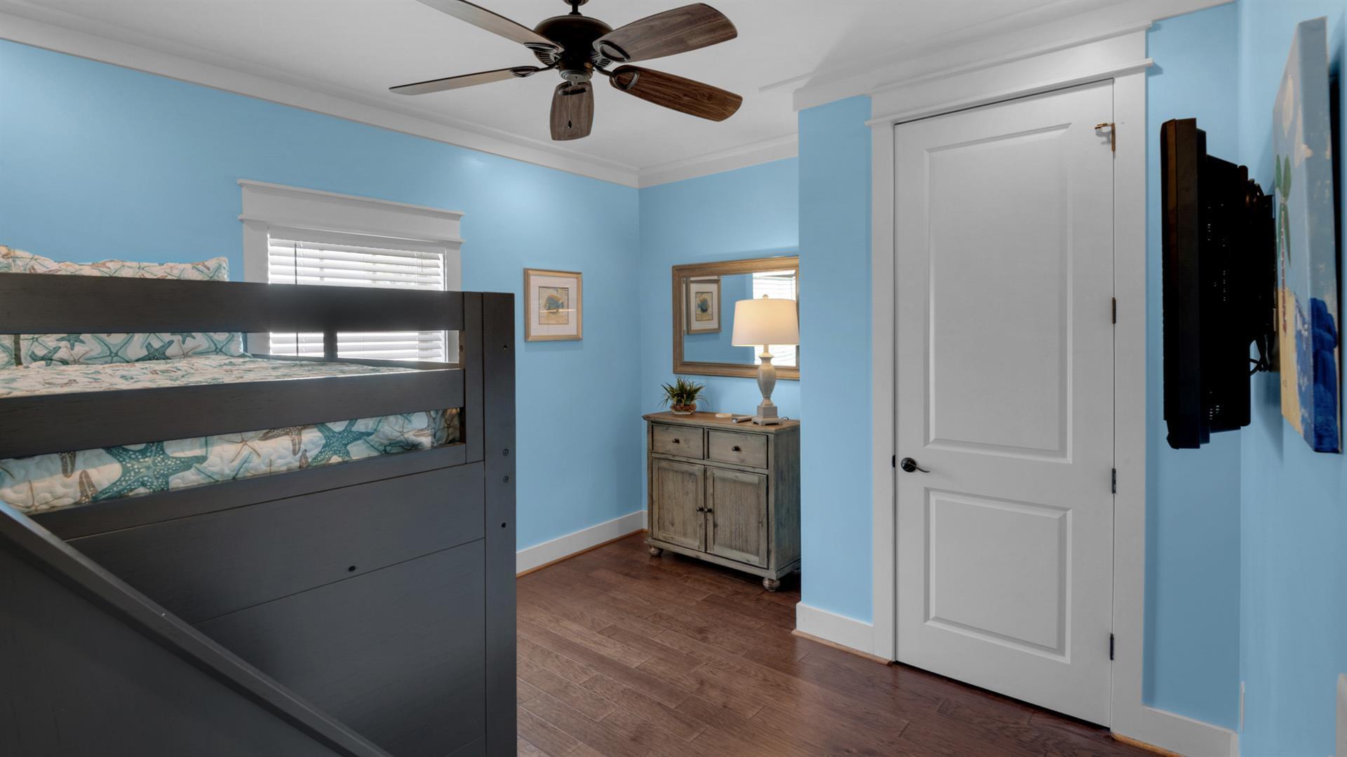 COTTAGES AT EASTERN LAKE - Residential