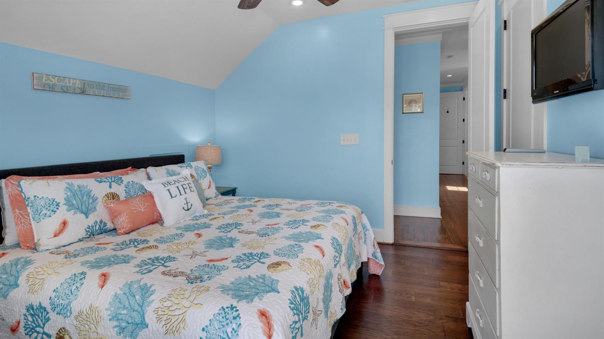 COTTAGES AT EASTERN LAKE - Residential