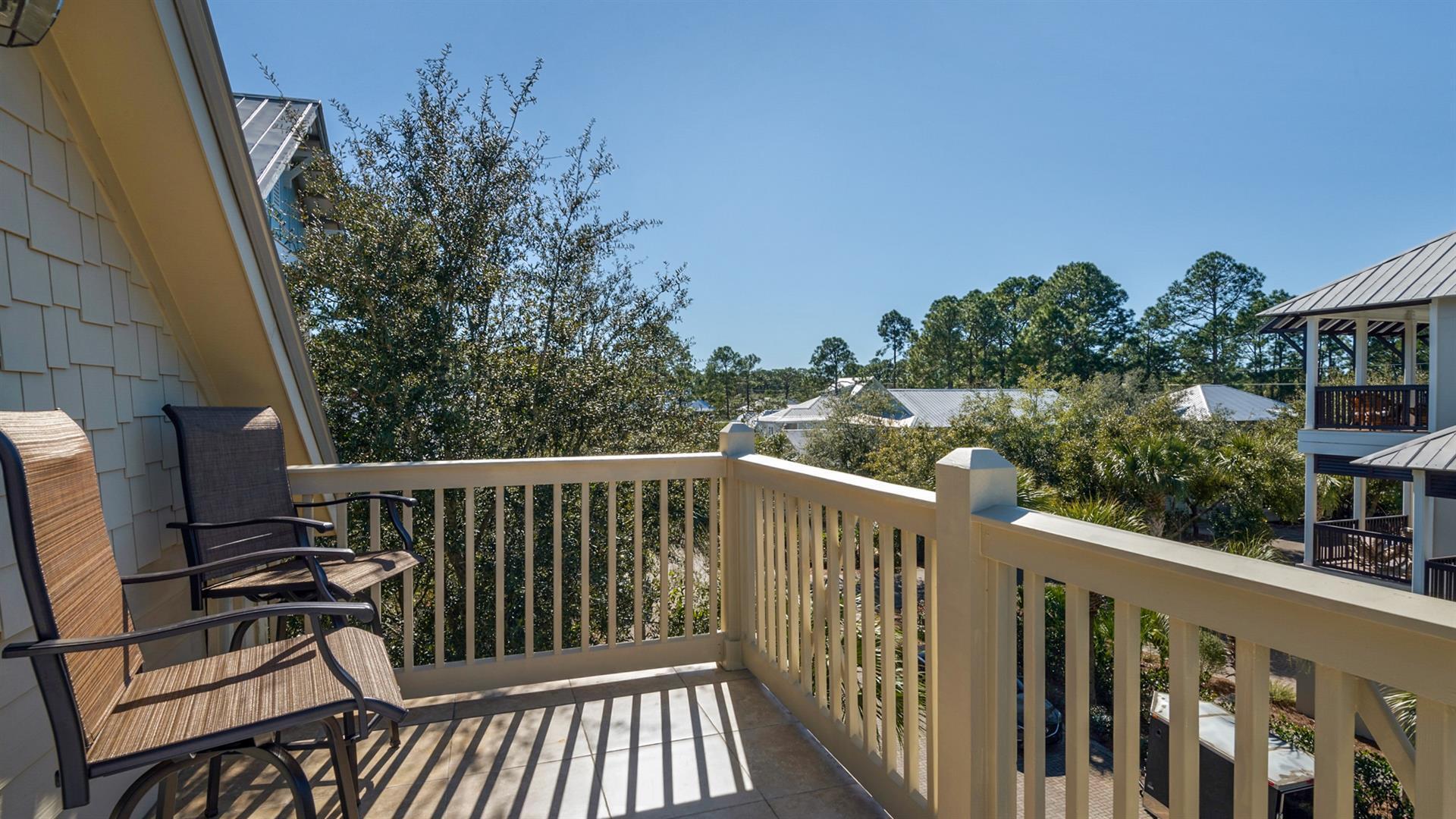 COTTAGES AT EASTERN LAKE - Residential