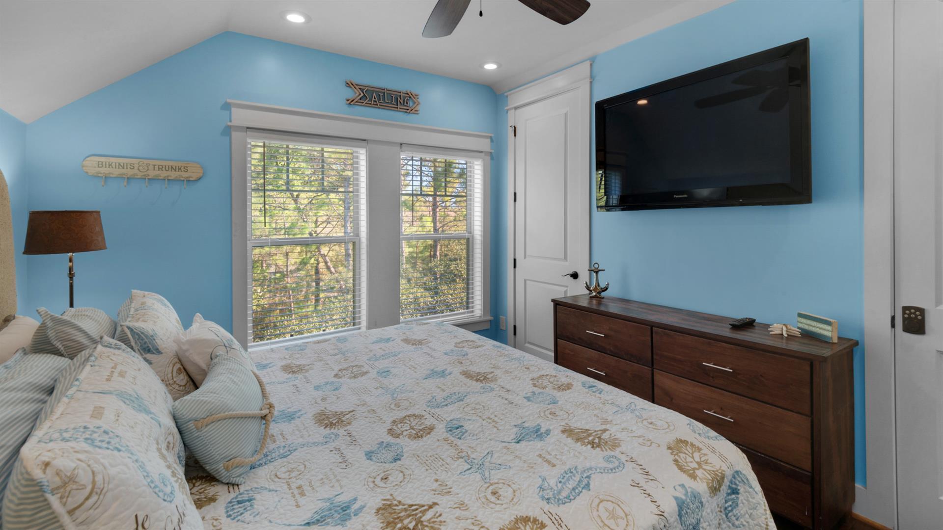 COTTAGES AT EASTERN LAKE - Residential