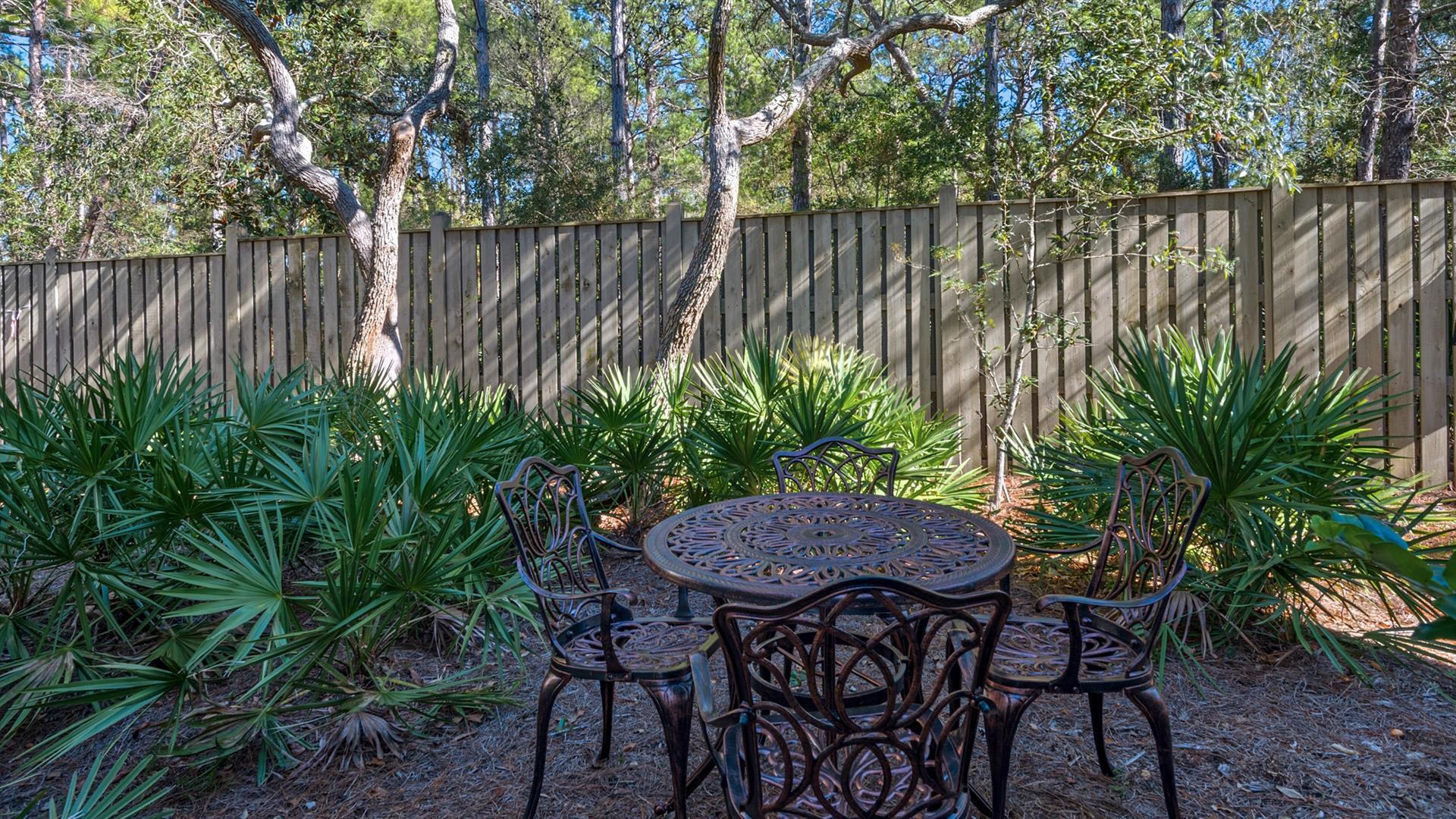 COTTAGES AT EASTERN LAKE - Residential