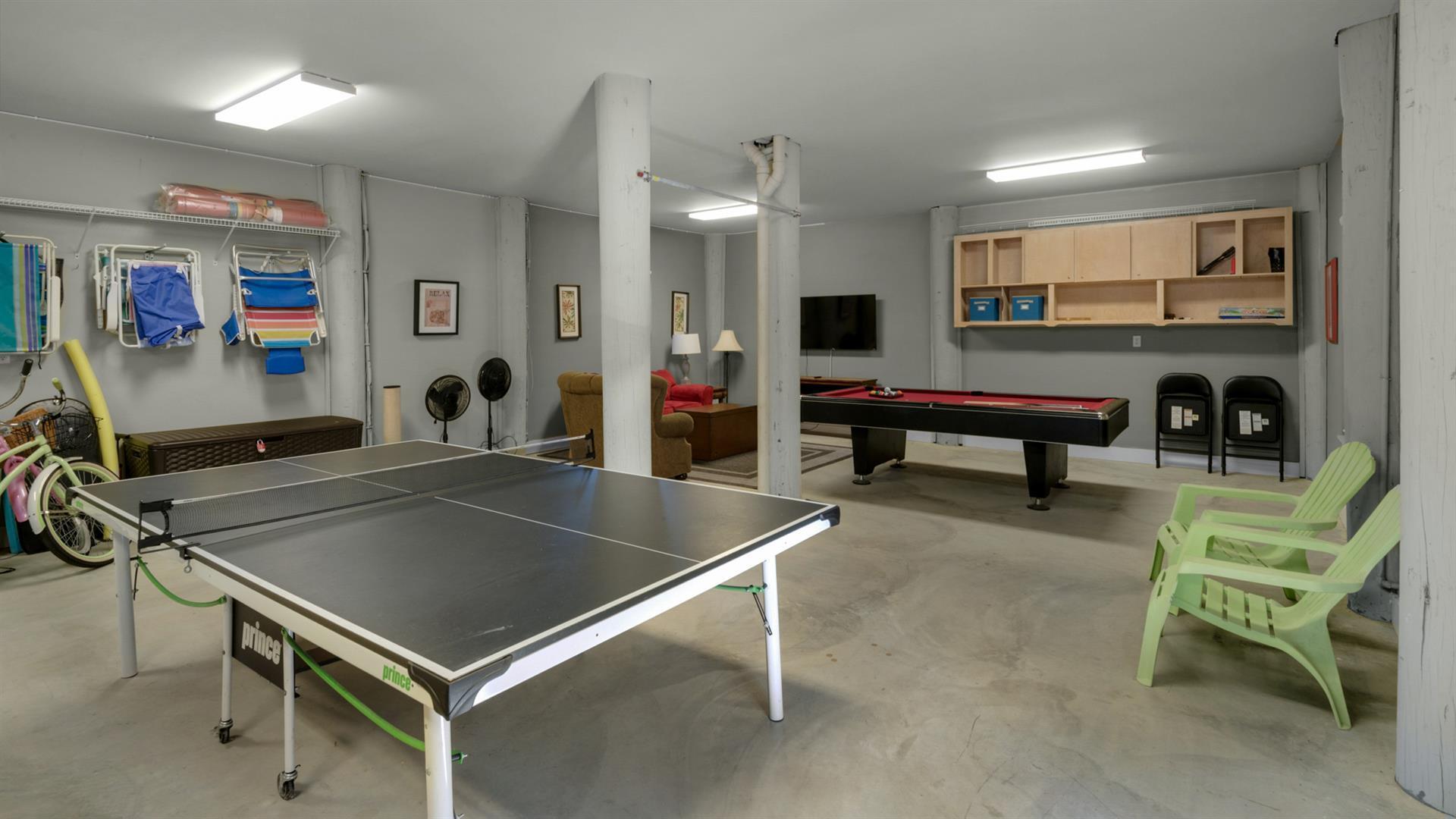 COTTAGES AT EASTERN LAKE - Residential