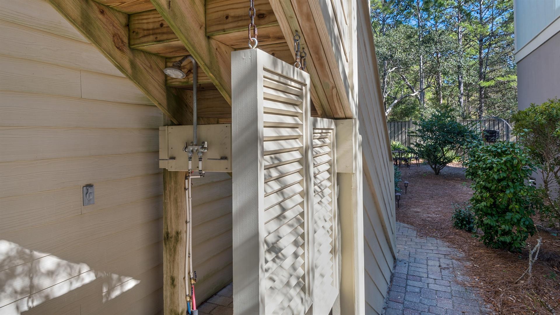 COTTAGES AT EASTERN LAKE - Residential