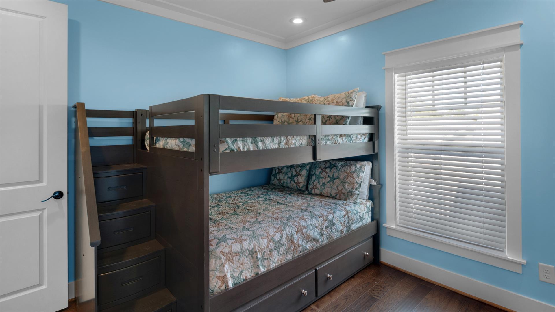 COTTAGES AT EASTERN LAKE - Residential