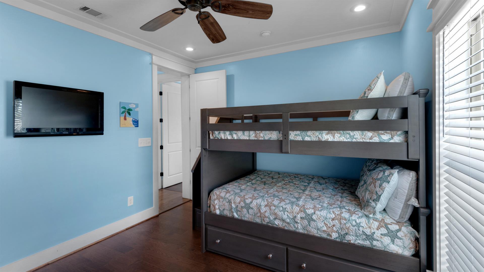 COTTAGES AT EASTERN LAKE - Residential