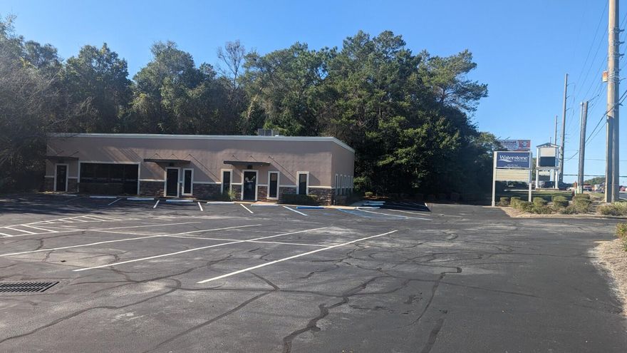 1932 SF Office located in Niceville right off Highway 20 just west of rocky bayou. The space contains 6 offices, 2 bathrooms, kitchen and structured wiring closet. 1 story office in a great location, and great visibility.  Lease includes sign with reader board on John Sims with a traffic count in excess of 35,000 vehicles per day, great professional space for many different uses.
