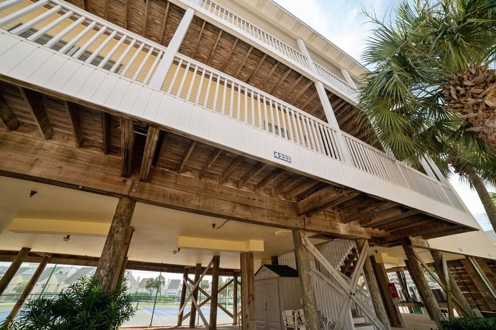 Great opportunity in this lovely condo. 2 bedroom 2 bathroom with balcony.Hardwood flooring and carpet, open floor plan, updated kitchen with bar, andupdated bathrooms. Will not last! Come take a look today and make an offer.