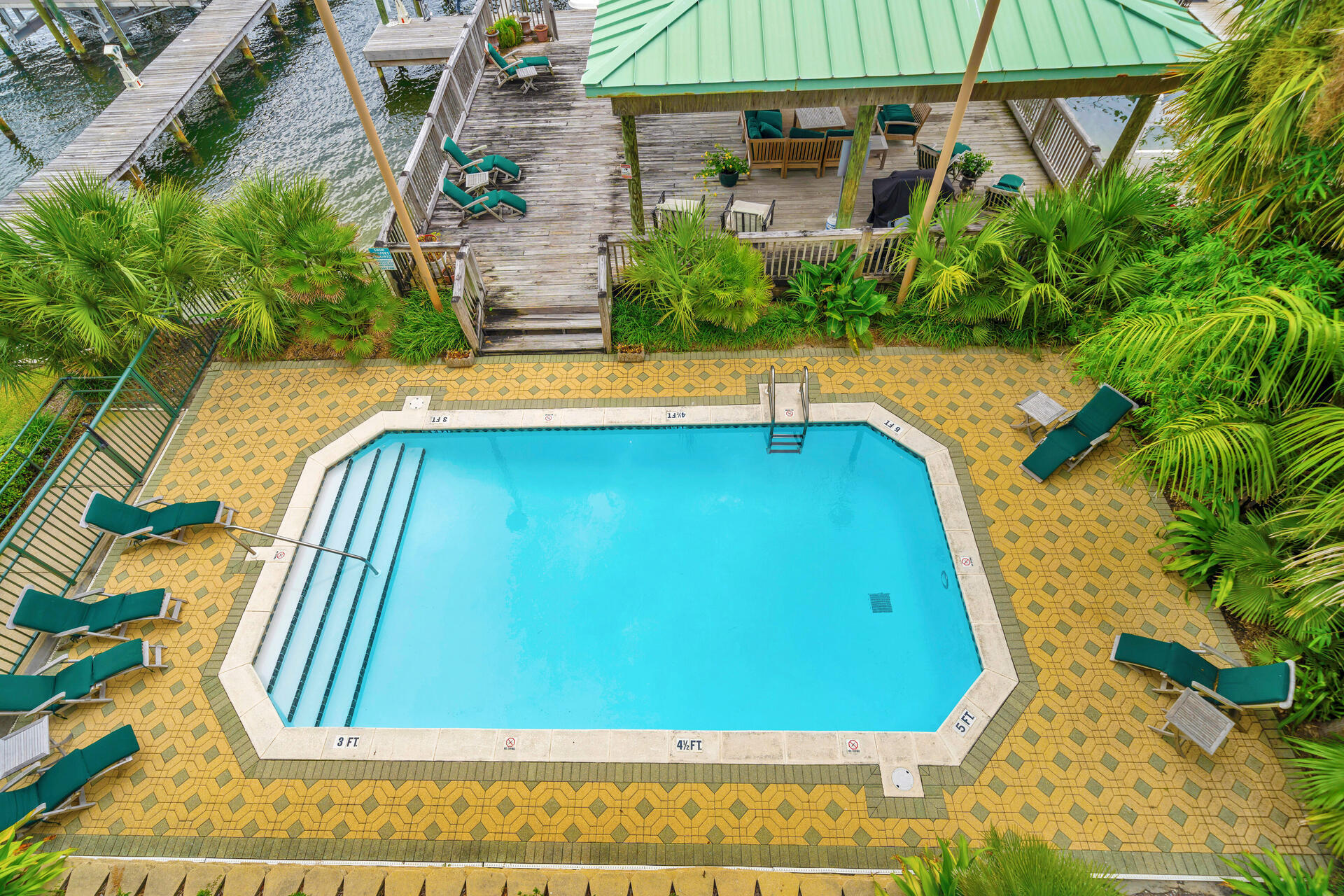 TRANQUIL HARBOR - Residential