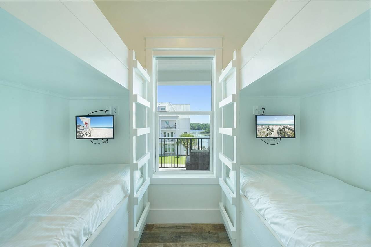 BEACH HIGHLAND - Residential