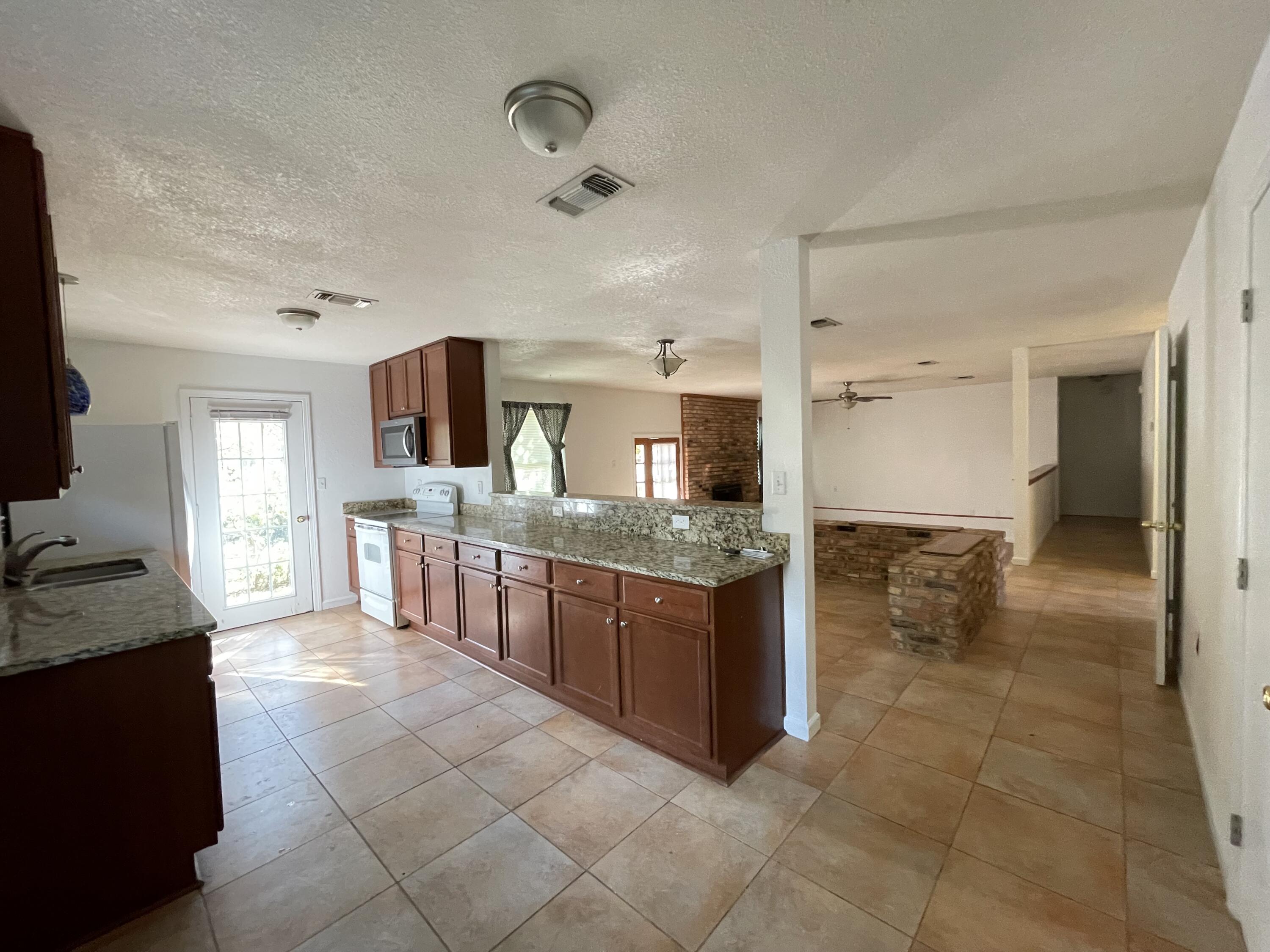 PALM ESTATES UNIT 2 - Residential Lease