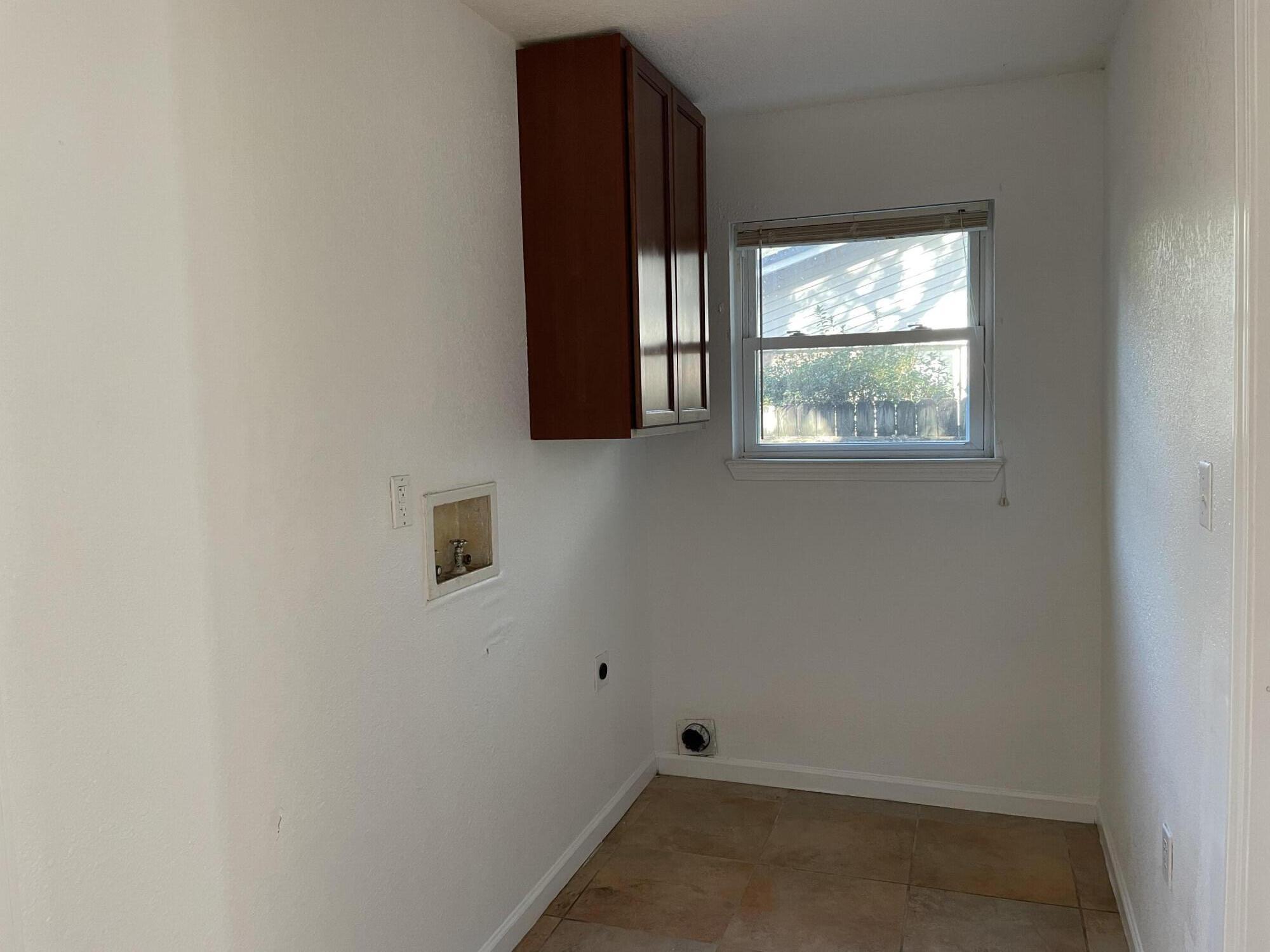 PALM ESTATES UNIT 2 - Residential Lease