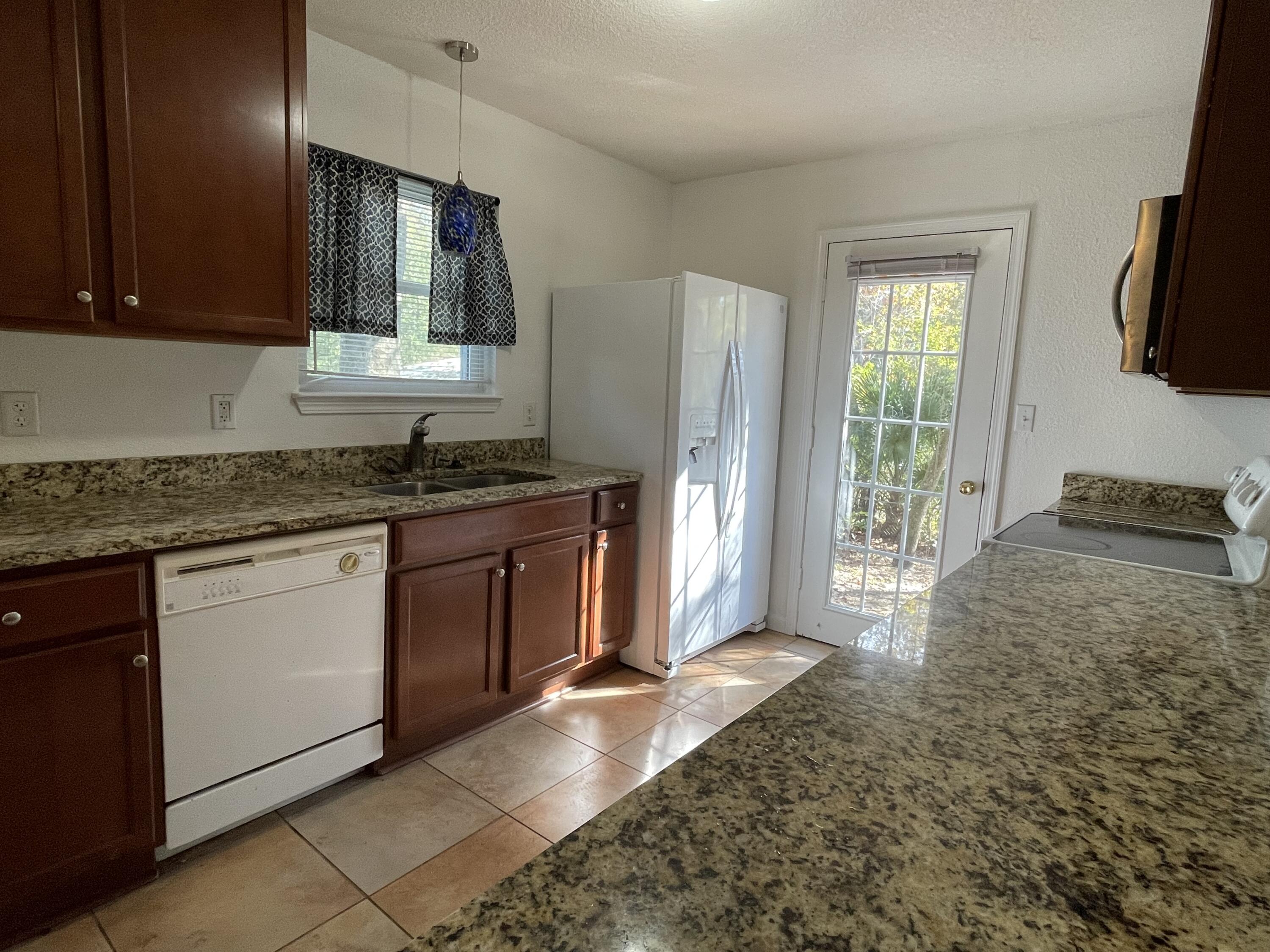 PALM ESTATES UNIT 2 - Residential Lease