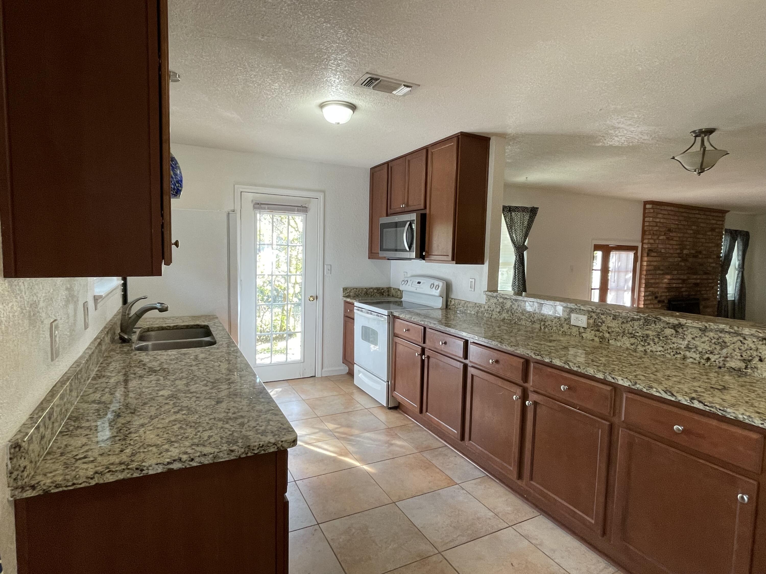 PALM ESTATES UNIT 2 - Residential Lease