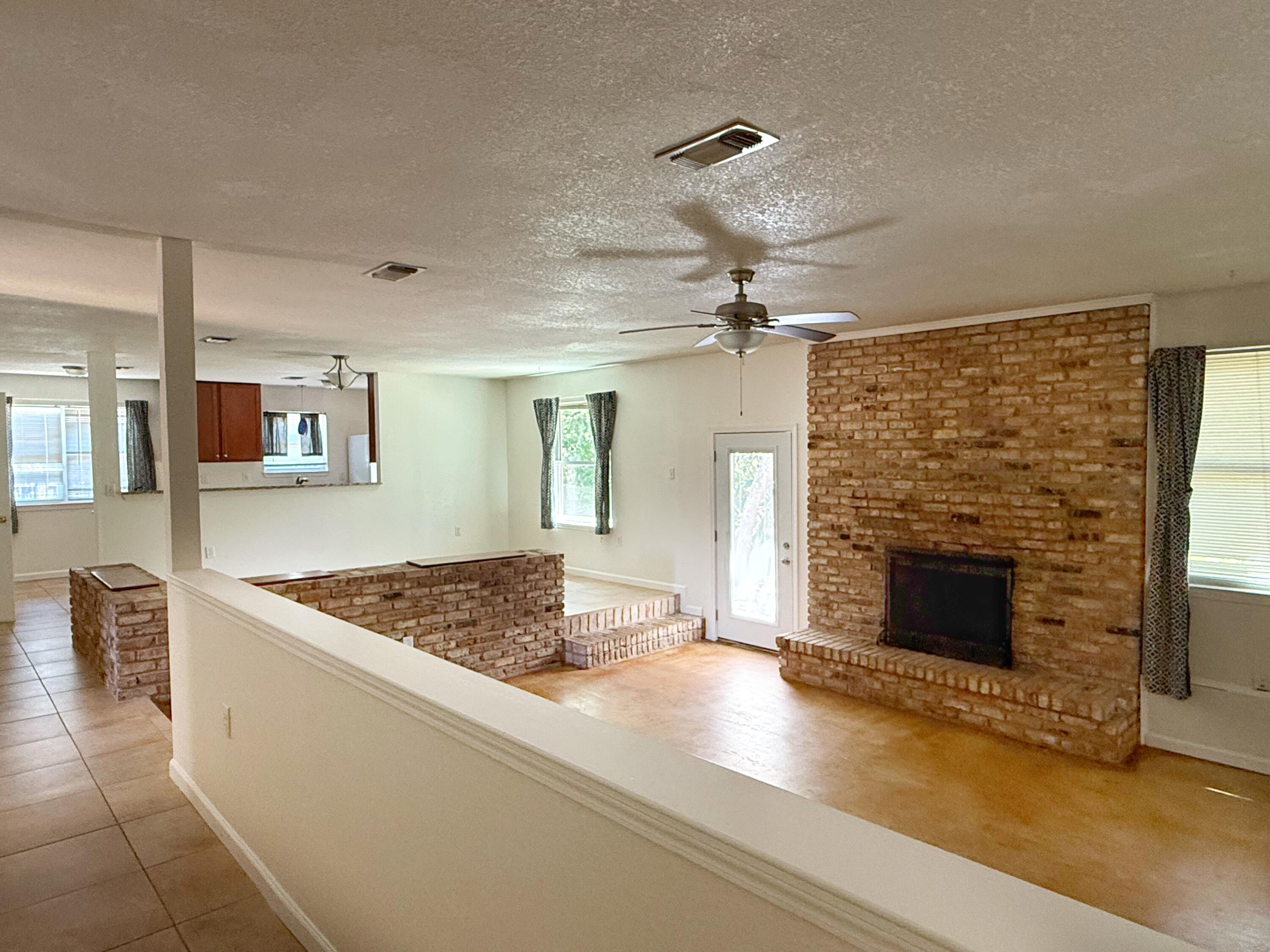 PALM ESTATES UNIT 2 - Residential Lease