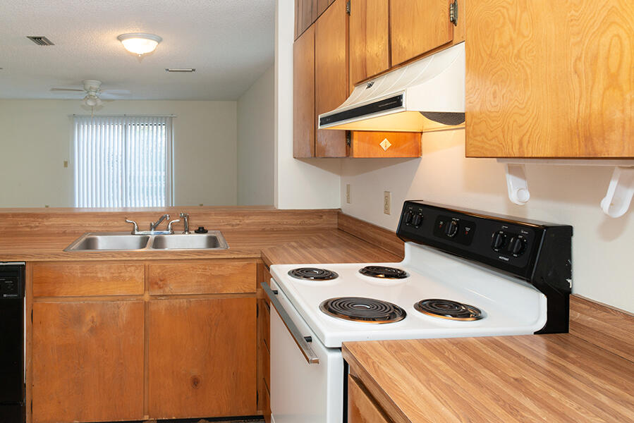 MONTAGE MANOR - Residential Lease