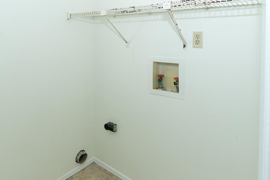 MONTAGE MANOR - Residential Lease