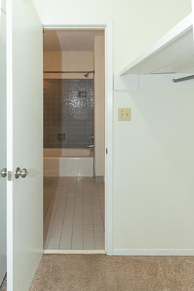 MONTAGE MANOR - Residential Lease