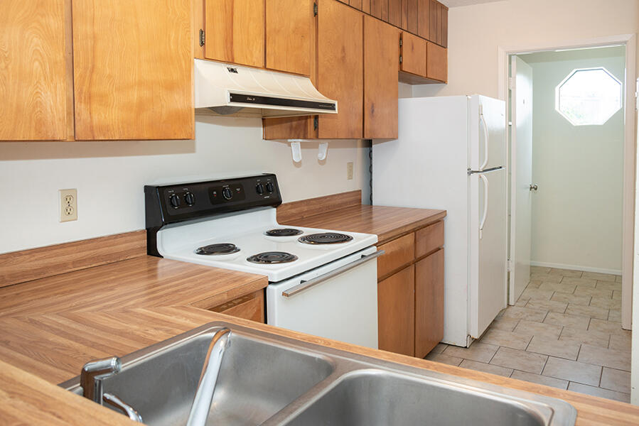 MONTAGE MANOR - Residential Lease