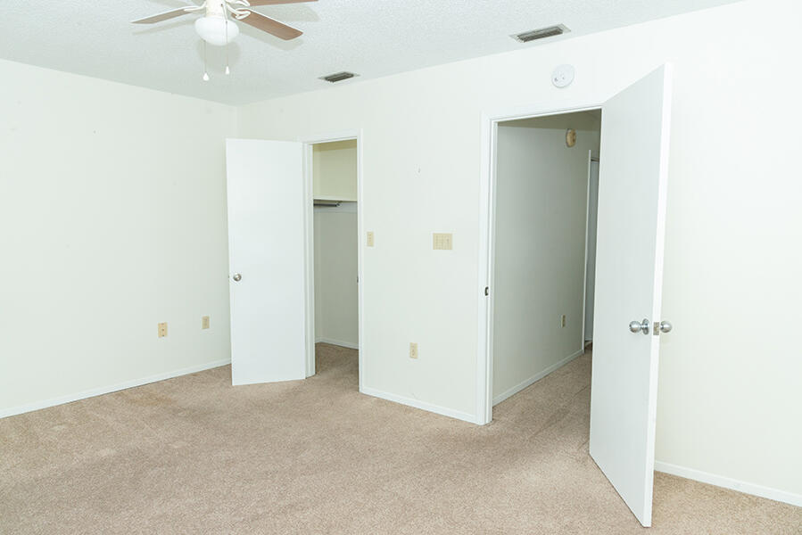 MONTAGE MANOR - Residential Lease