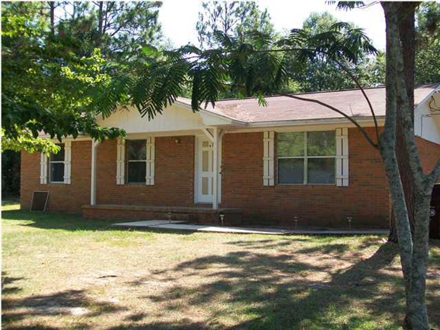 3 BEDROOM, 2 BATHROOM, ALL BRICK, LOCATED NORTH CRESTVIEW ON 1 ACRE LOT. PROPERTY IS CURRENTLY RENTED AND WOULD MAKE GREAT INVESTMENT PROPERTY.