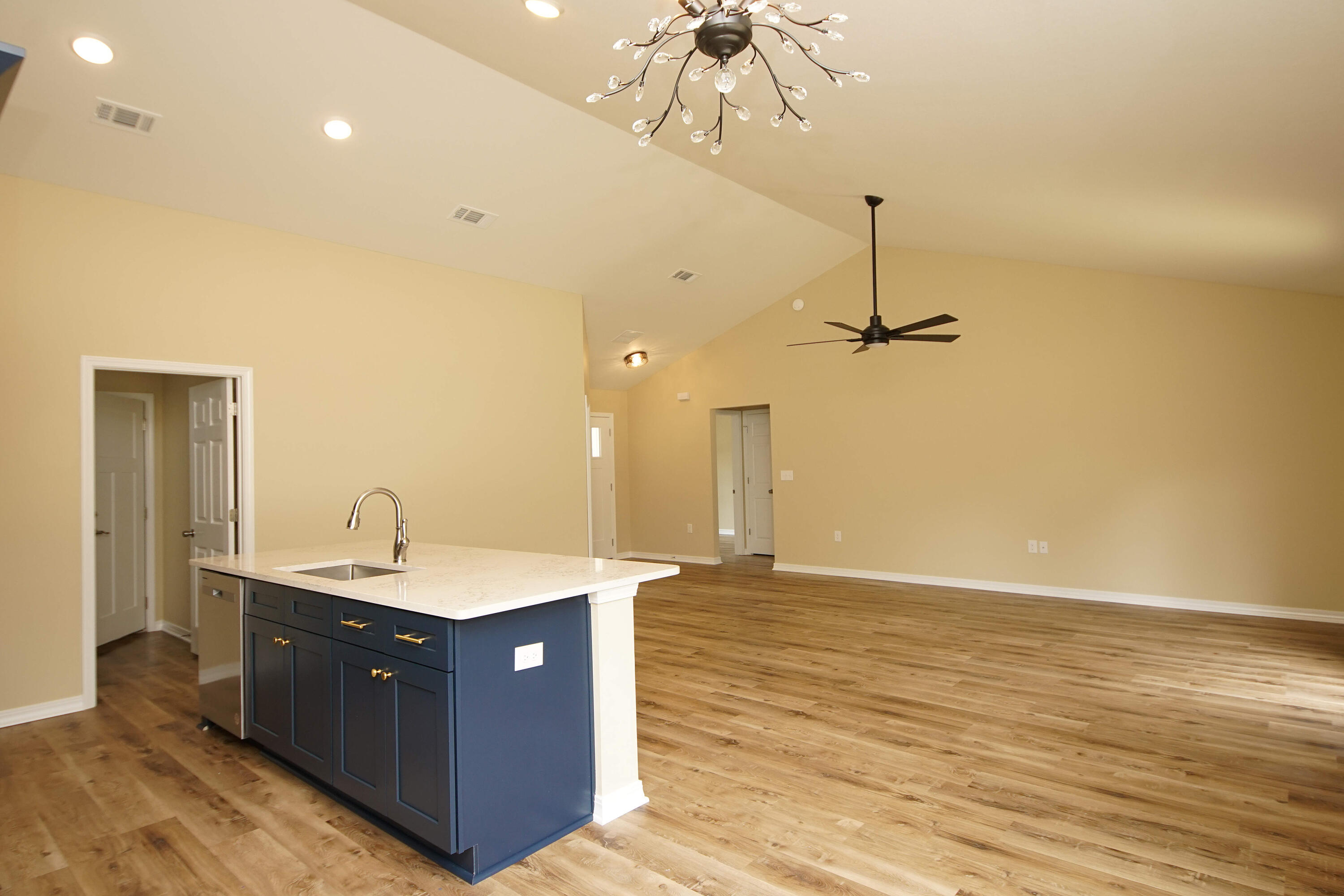 MORRIS ADDN TO CRESTVIEW - Residential