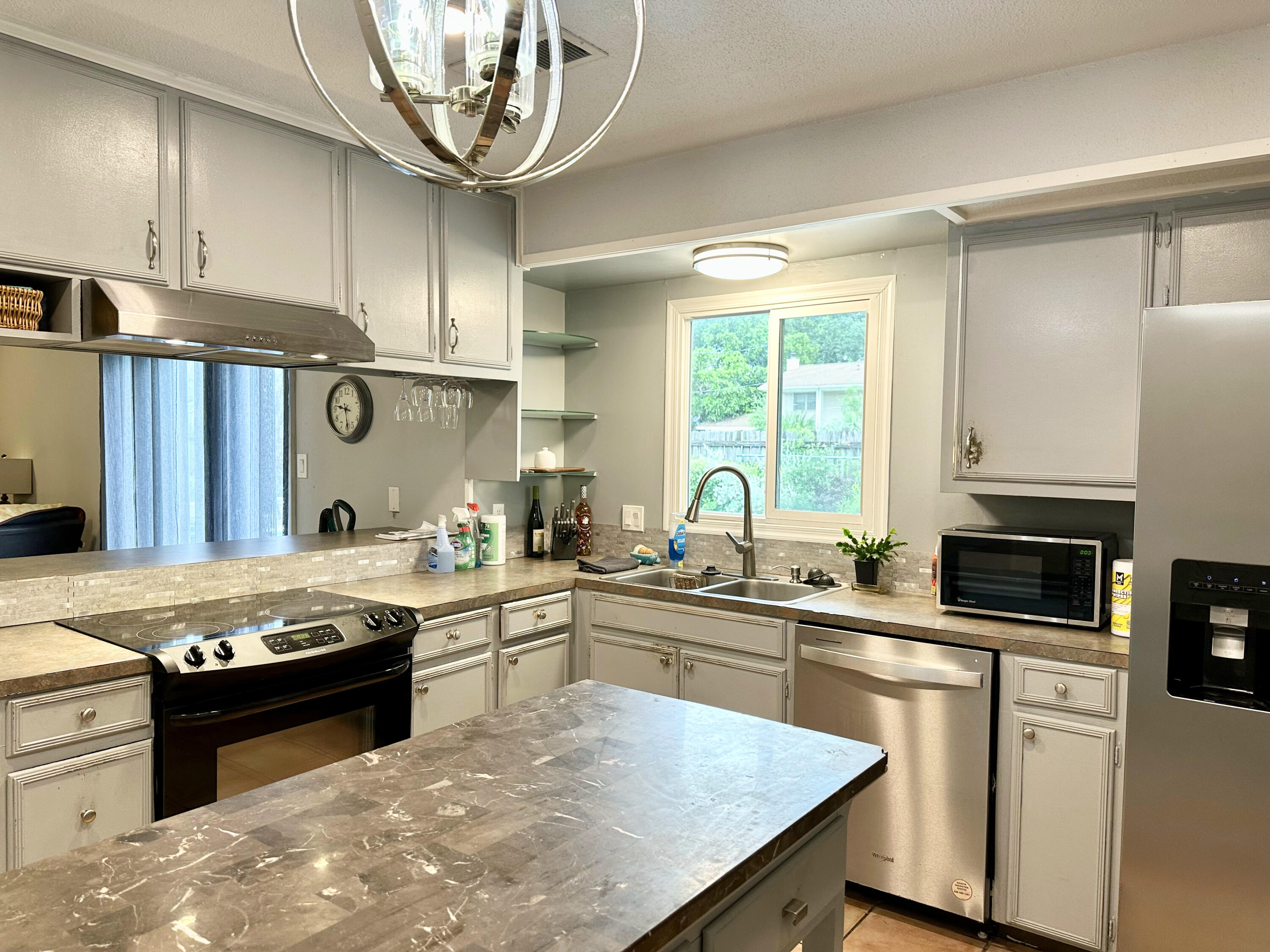 COLONIAL HEIGHTS - Residential