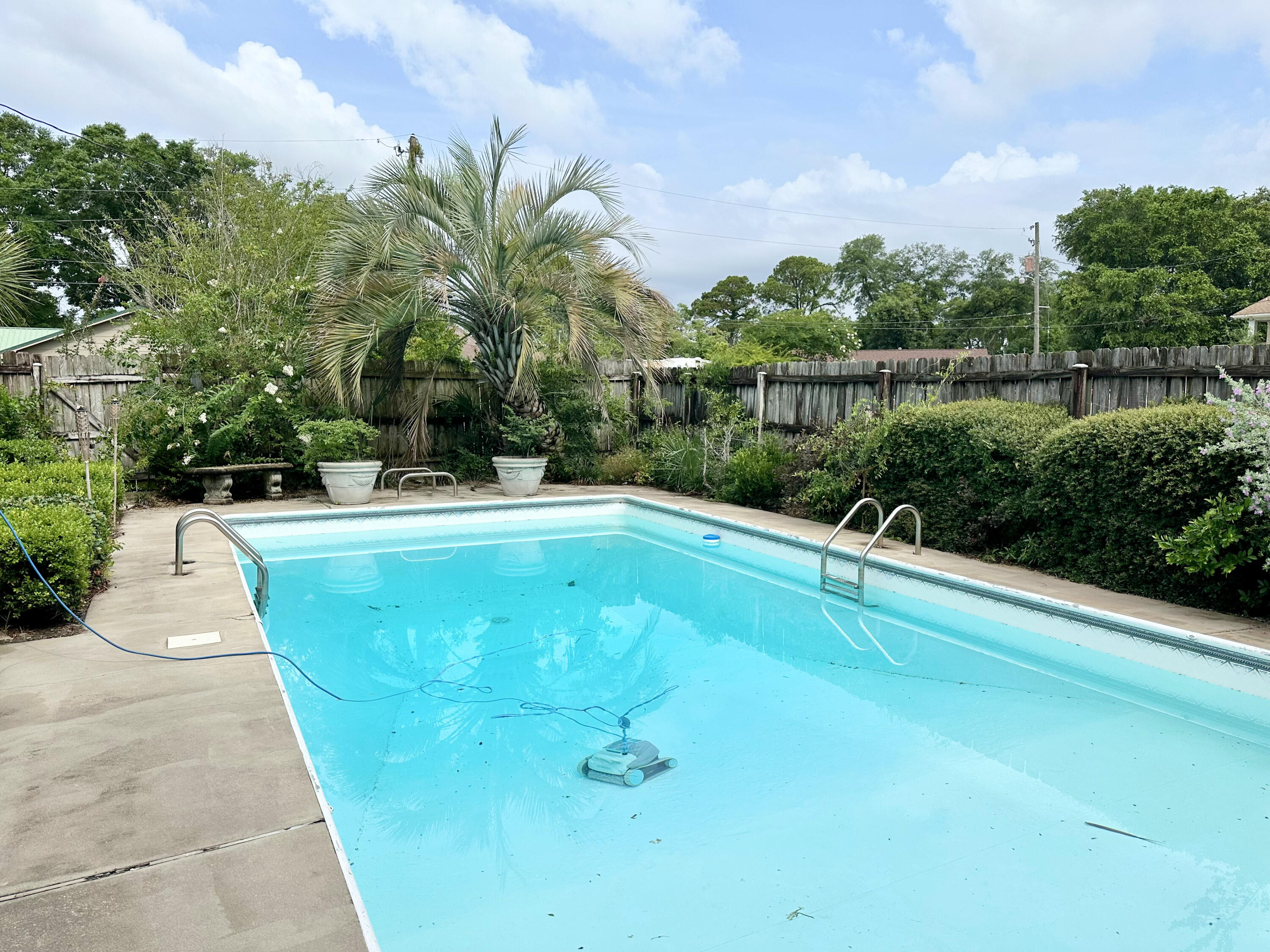 COLONIAL HEIGHTS - Residential